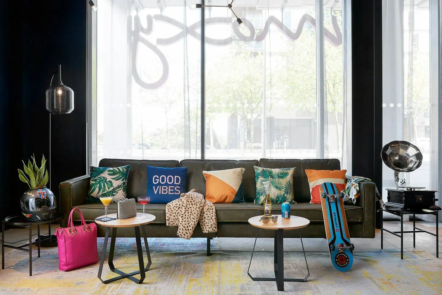 Moxy Milton Keynes LOUNGE_LOBBY