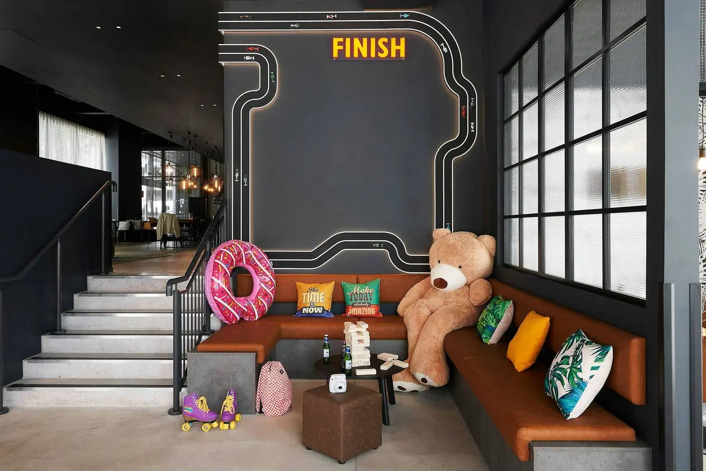 Moxy Milton Keynes LOUNGE_LOBBY