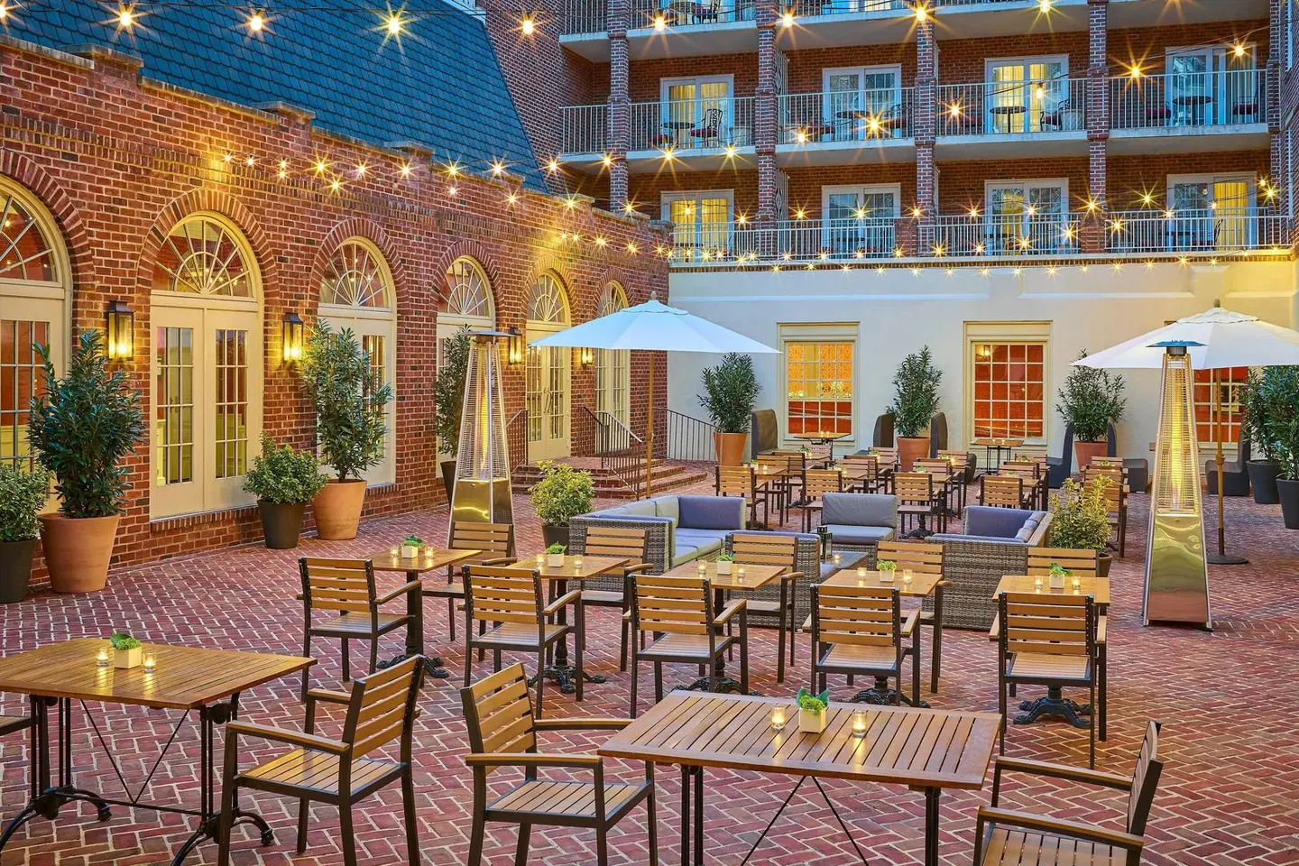 The Alexandrian, Autograph Collection Terrasse