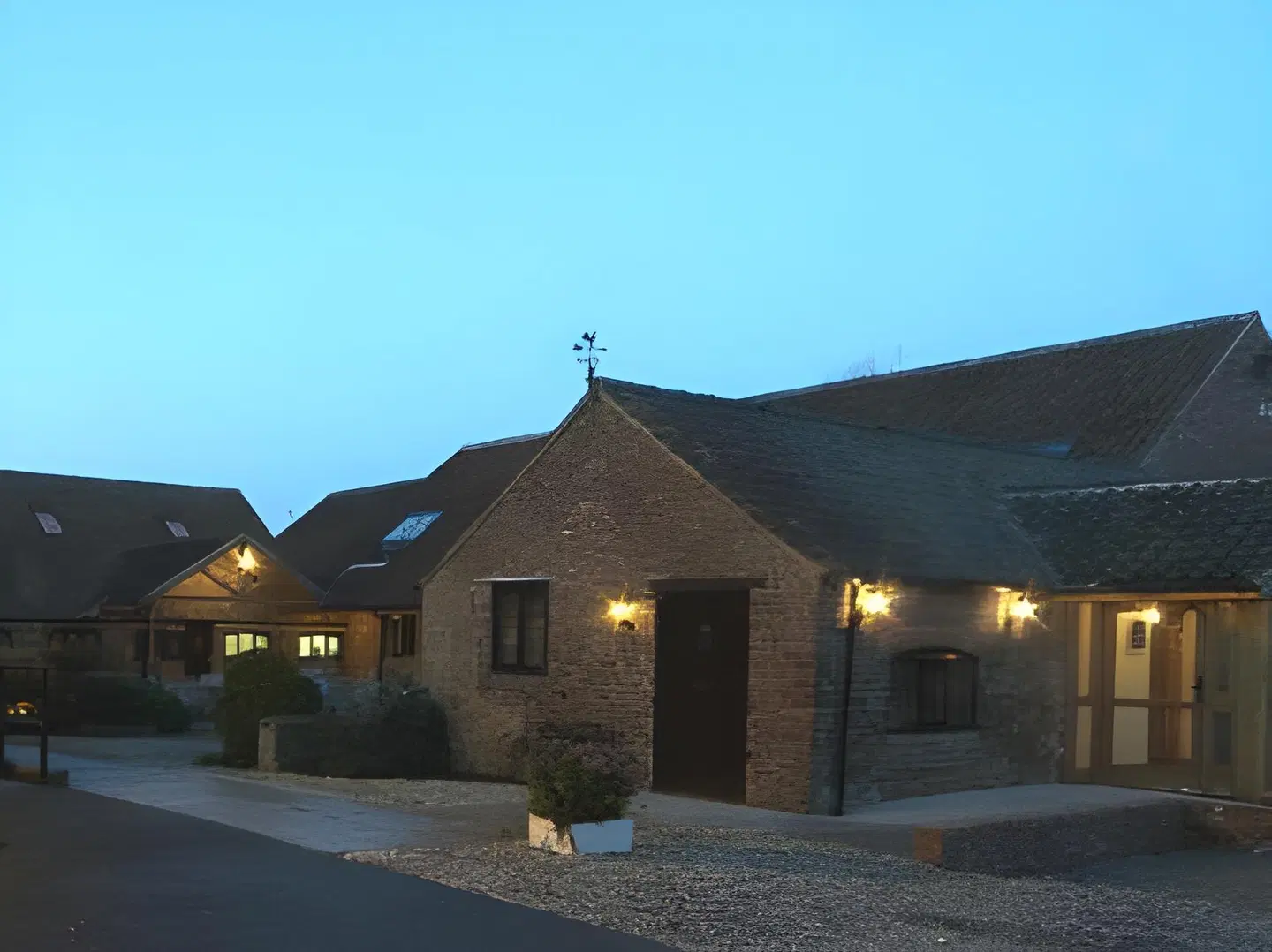 Hall Farm Hotel And Restaurant EXTERIOR