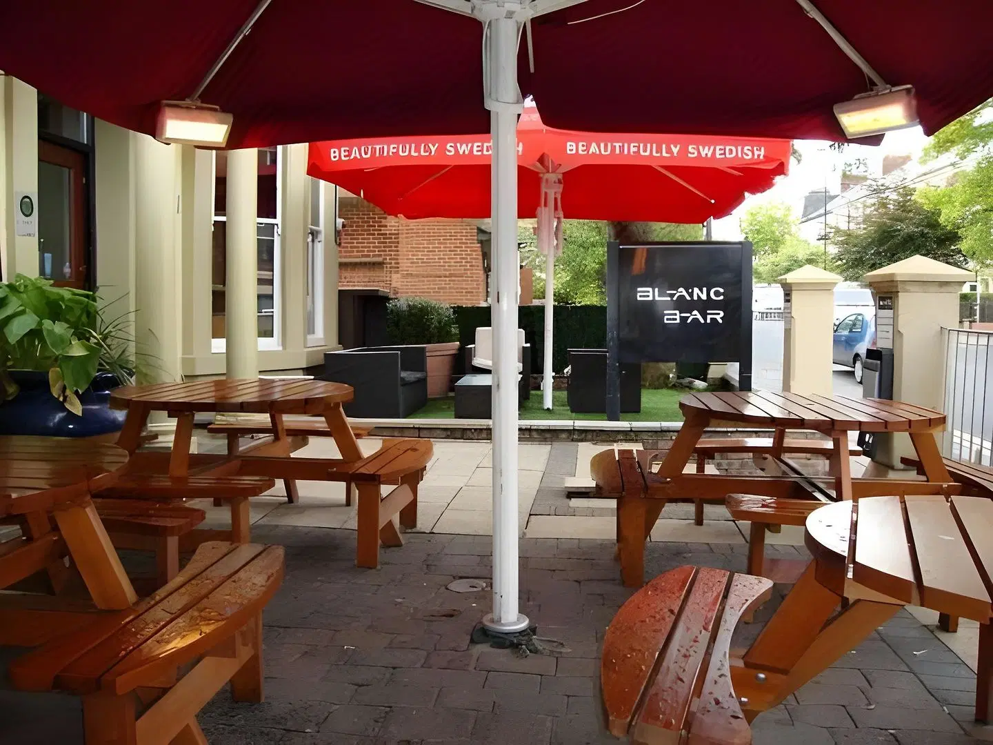 Whites Bar