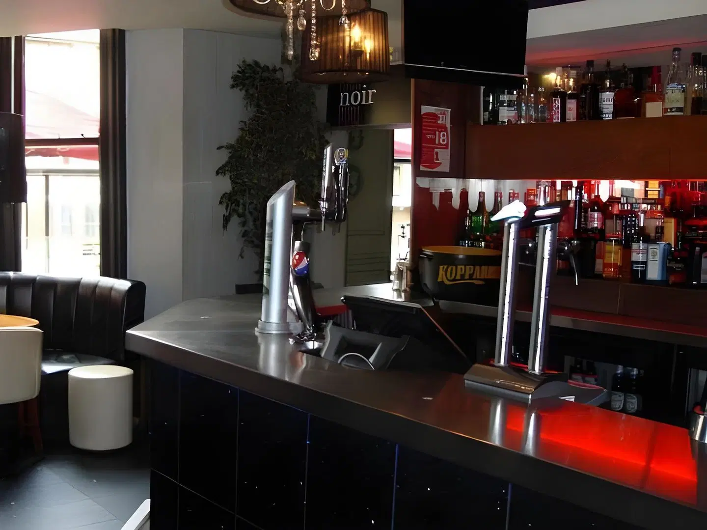 Whites Bar