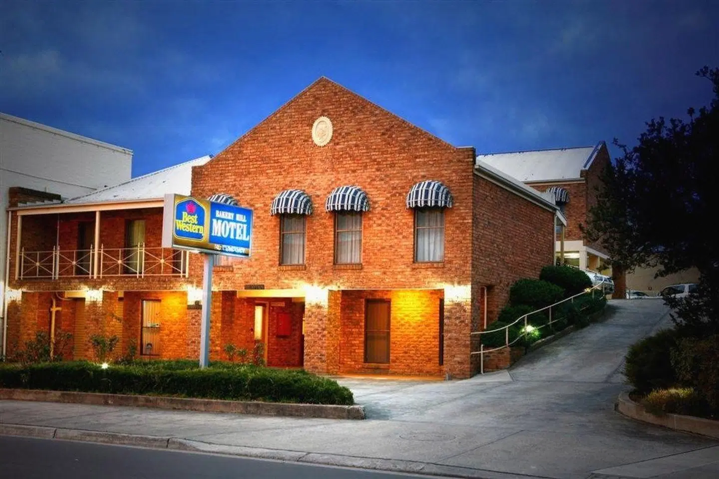 Bakery Hill Motel EXTERIOR