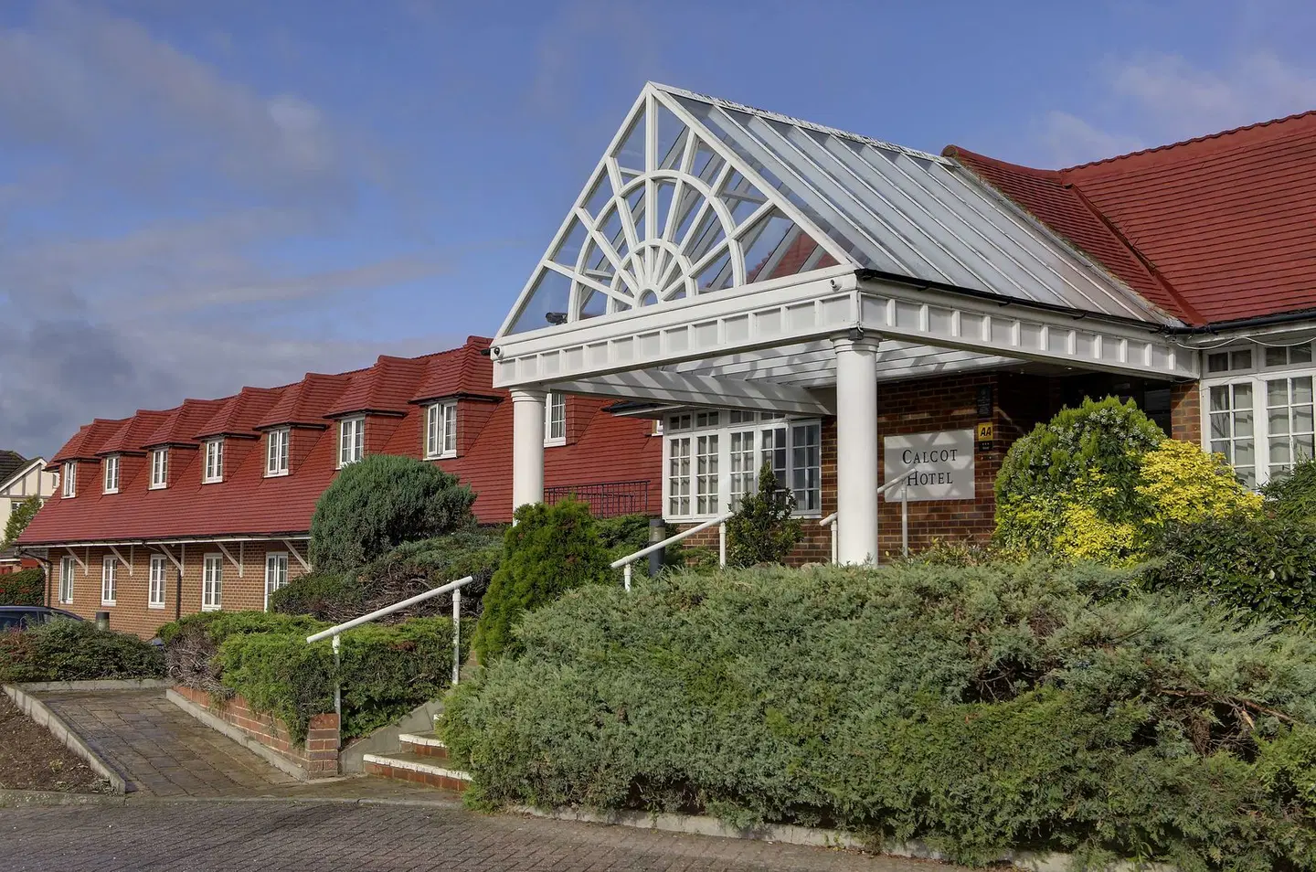 Best Western Calcot Hotel EXTERIOR