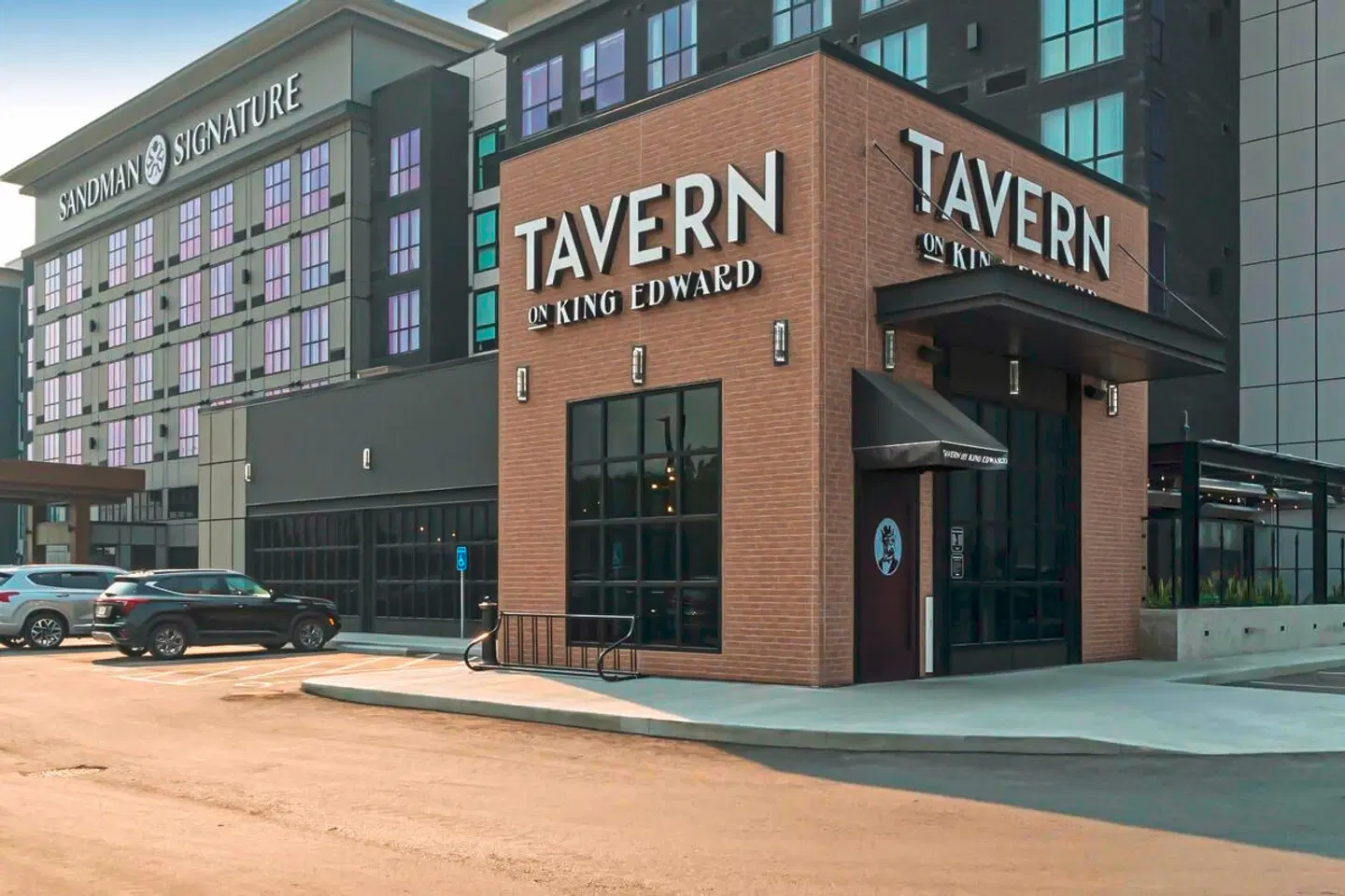 Sandman Signature Winnipeg Airport Hotel & Suites EXTERIOR