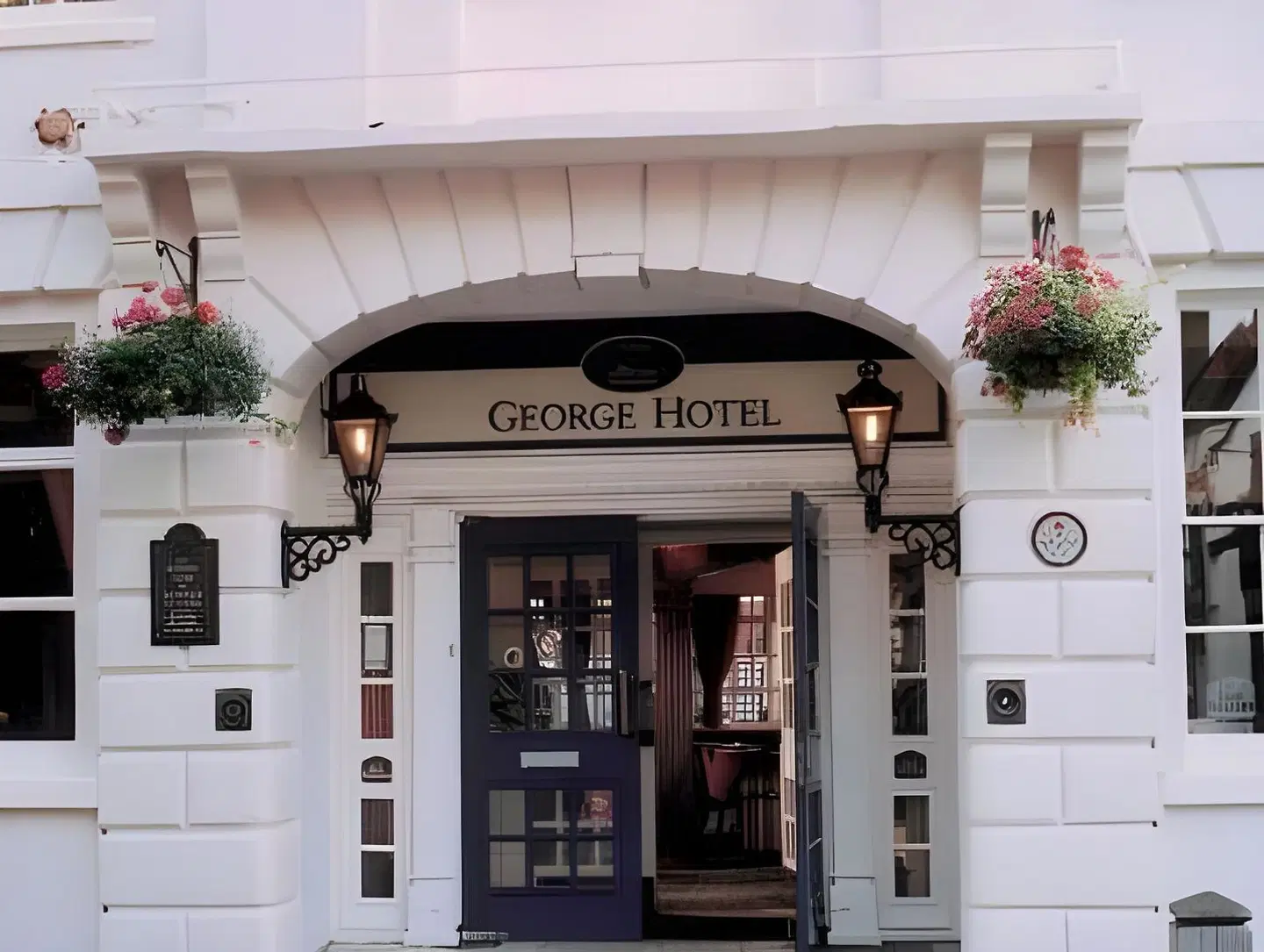 The George Hotel EXTERIOR