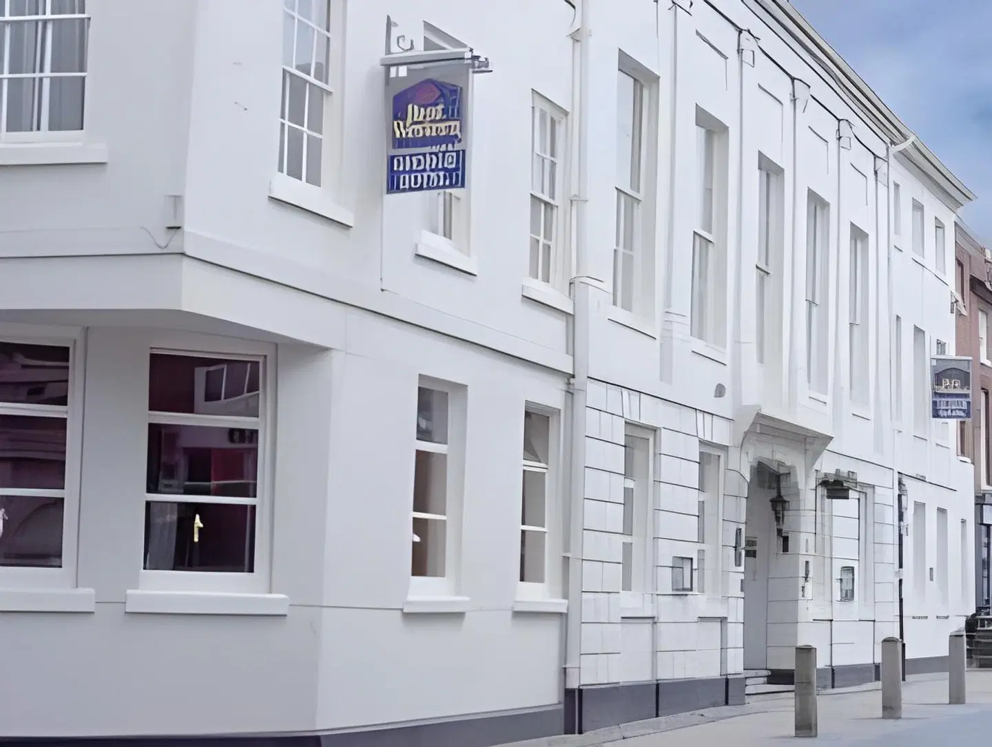 The George Hotel EXTERIOR