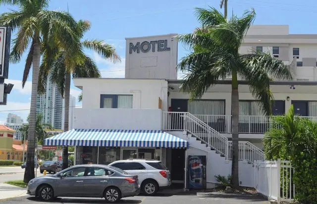 Up Midtown Hotel EXTERIOR
