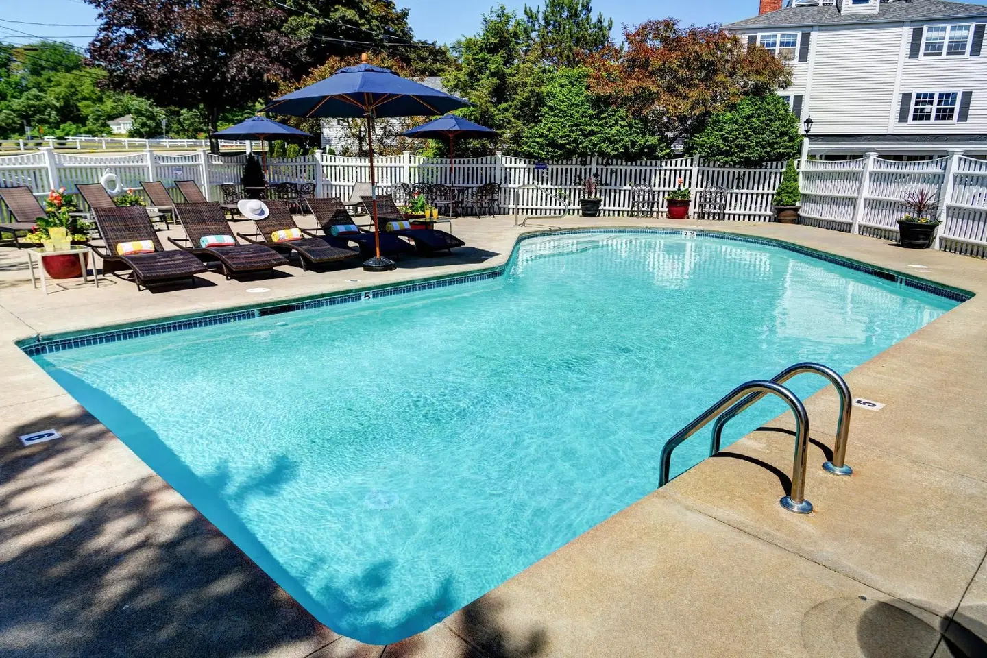 Port Inn And Suites Portsmouth, Ascend Hotel Collection OUTDOOR_POOL
