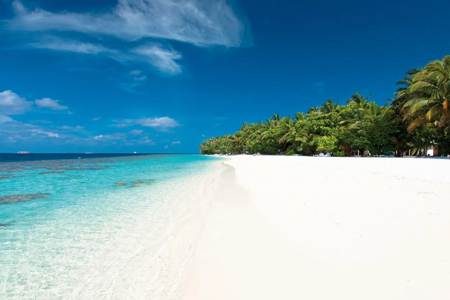 Vilamendhoo Island Resort & Spa Strand