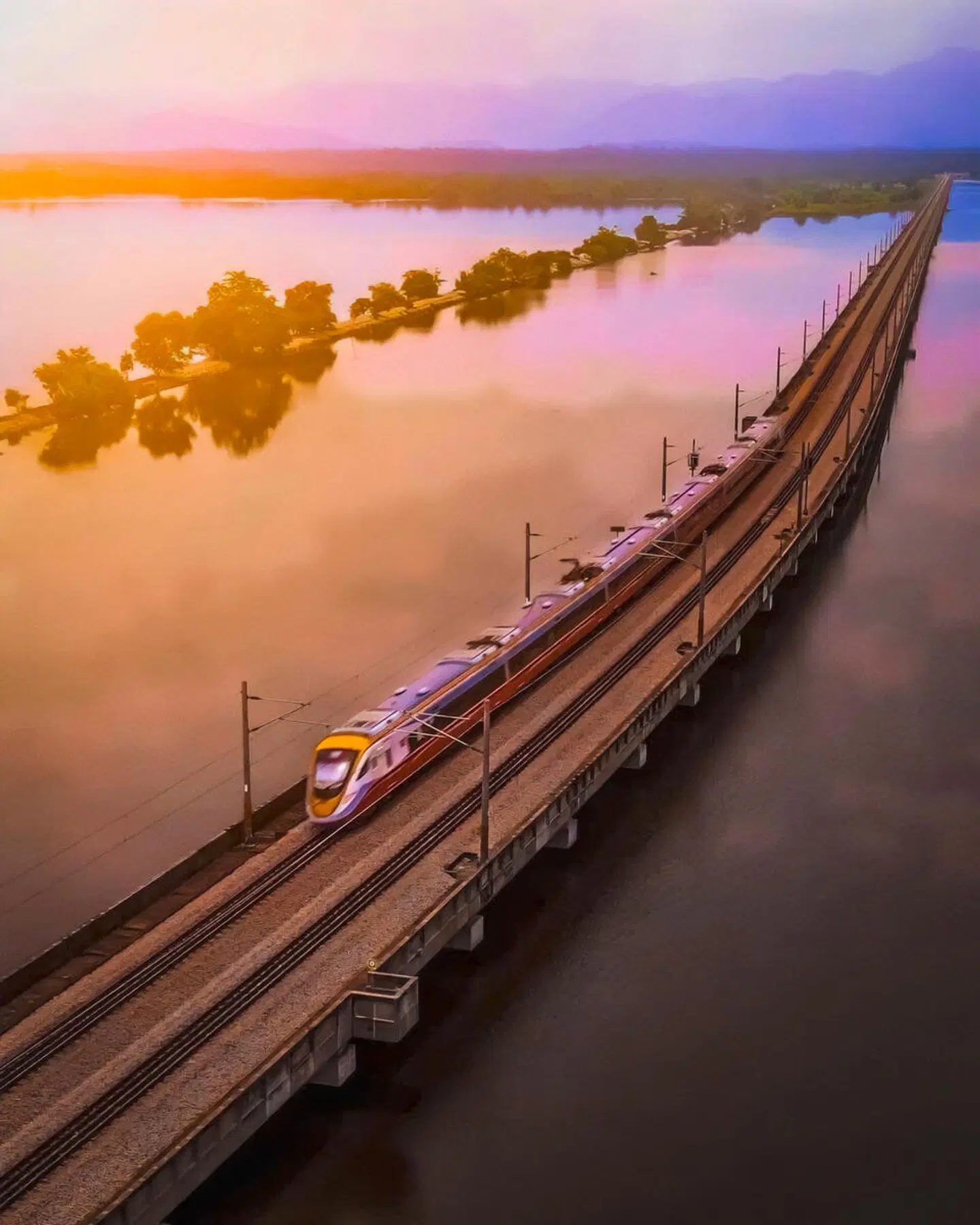 Mit dem Zug von Singapur nach Penang LANDSCAPE