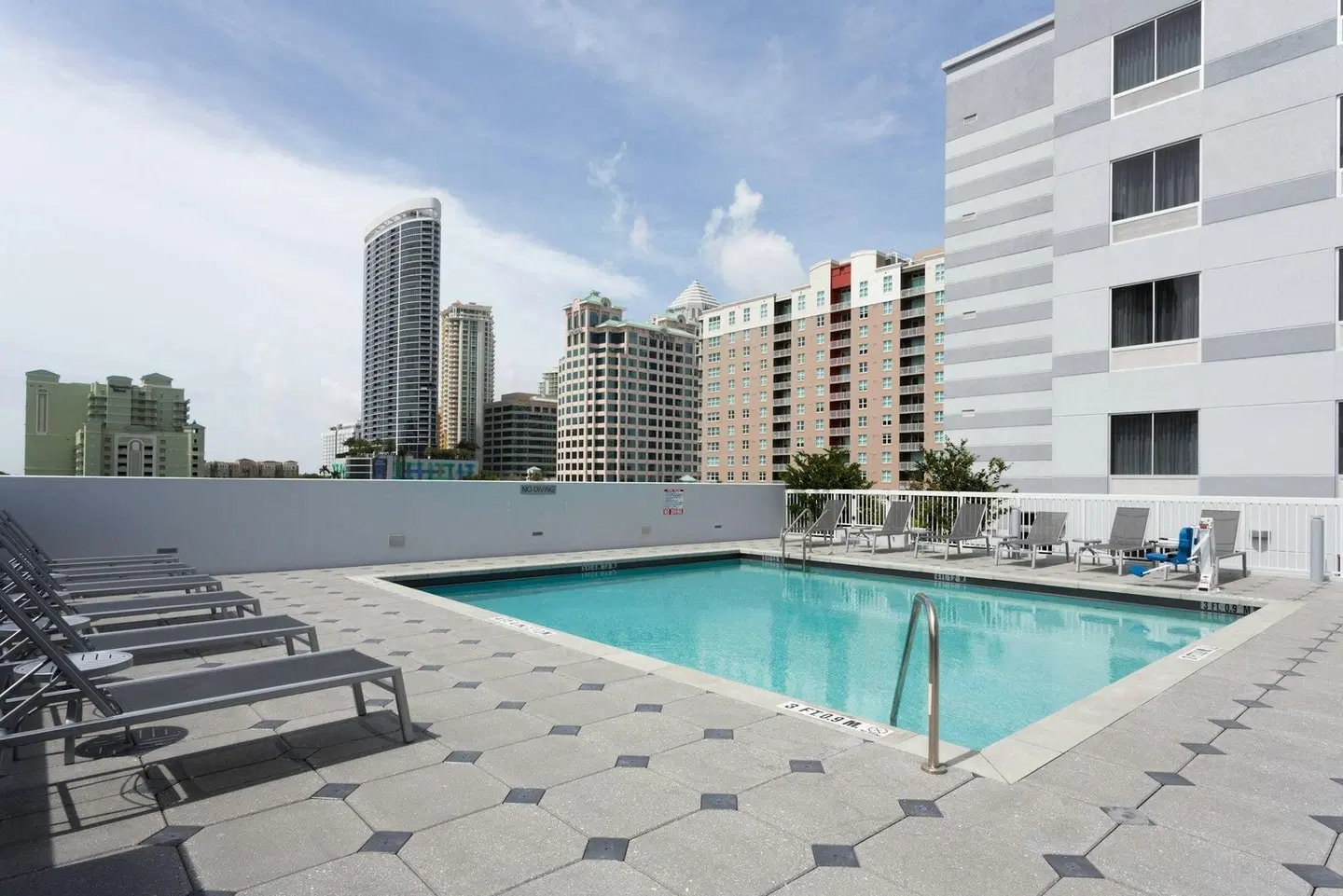 Fairfield by Marriott Inn & Suites Fort Lauderdale Downtown/Las Olas OUTDOOR_POOL