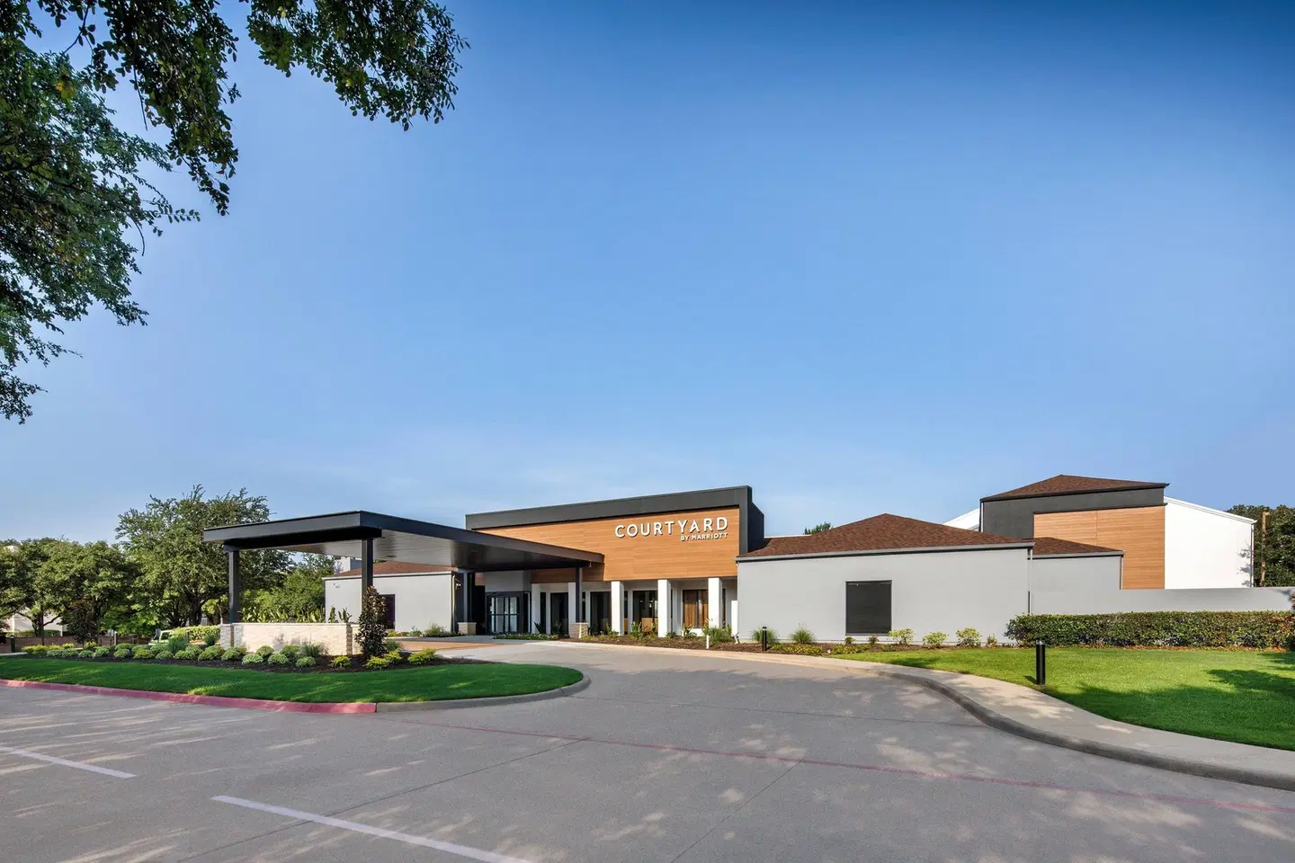 Courtyard by Marriott Dallas Addison/Midway EXTERIOR