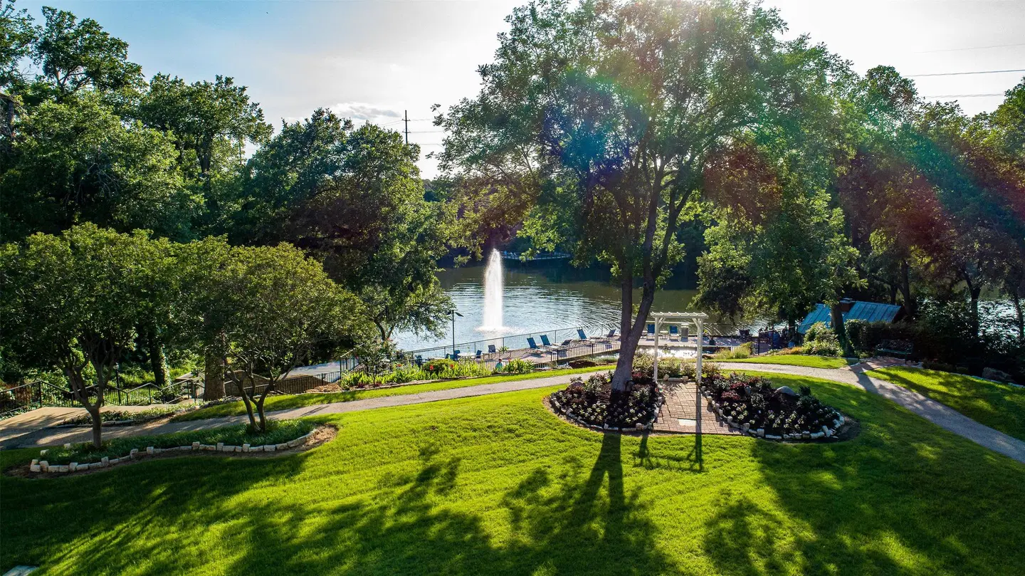 Hilton DFW Lakes Executive Conference Center Garten