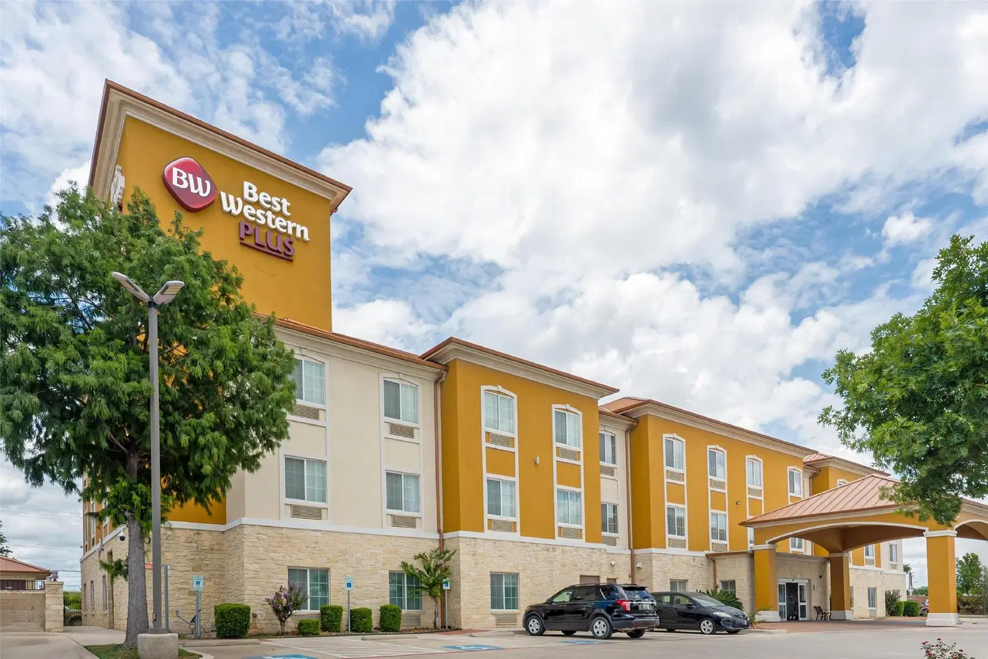 Best Western Plus San Antonio East Inn & Suites EXTERIOR