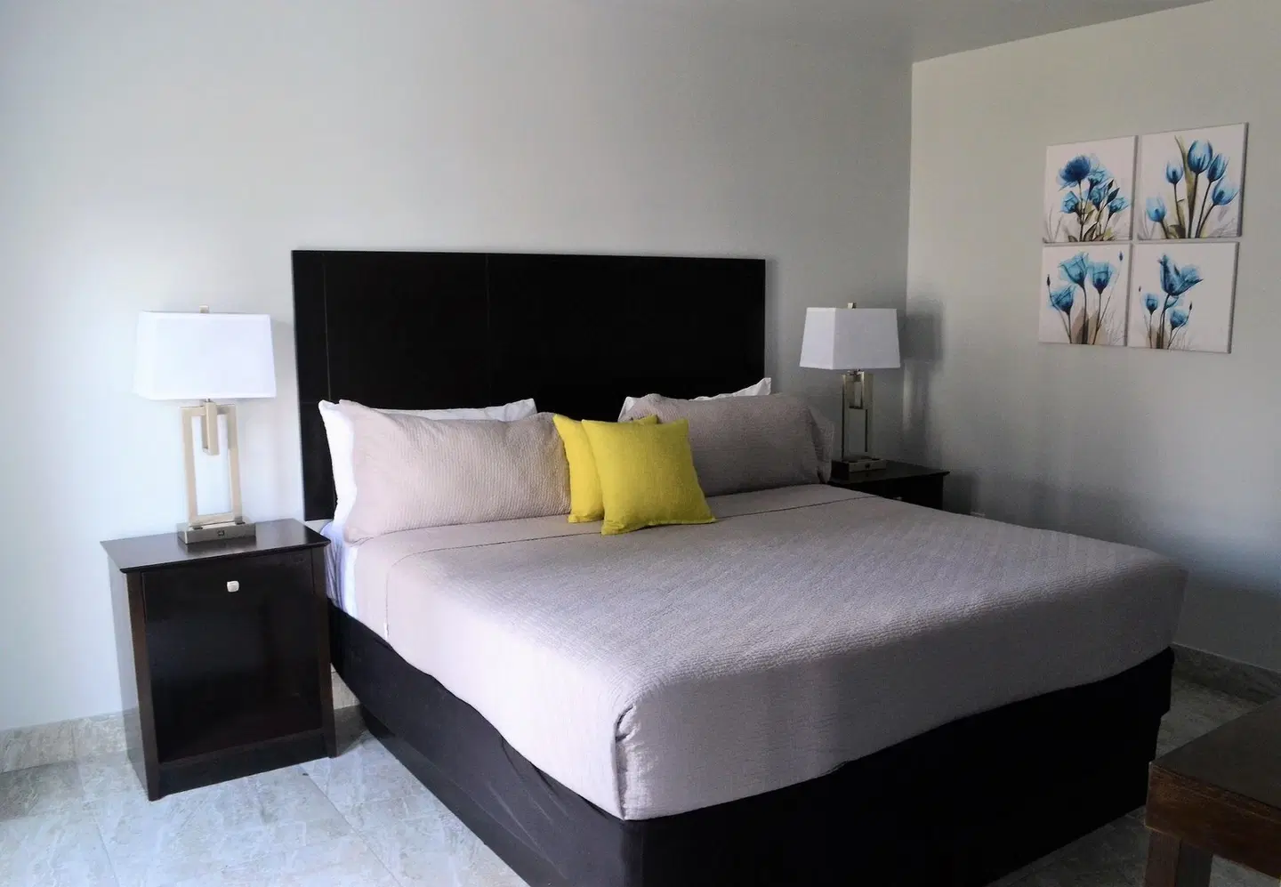 Up Midtown Hotel ROOM_EXAMPLE