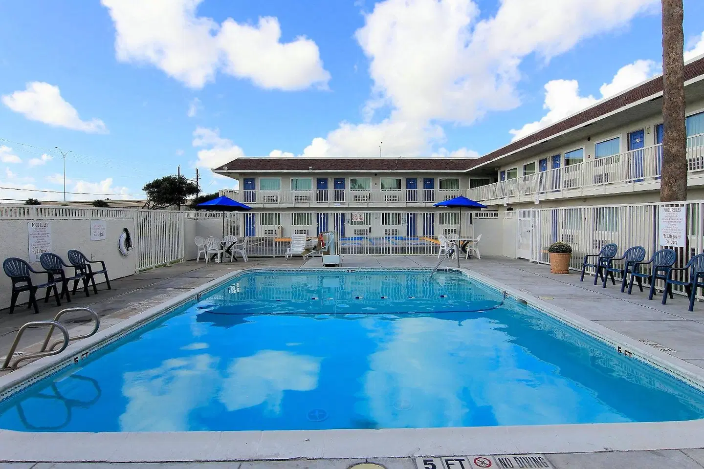 Motel 6 Corpus Christi, TX - East - North Padre Island OUTDOOR_POOL