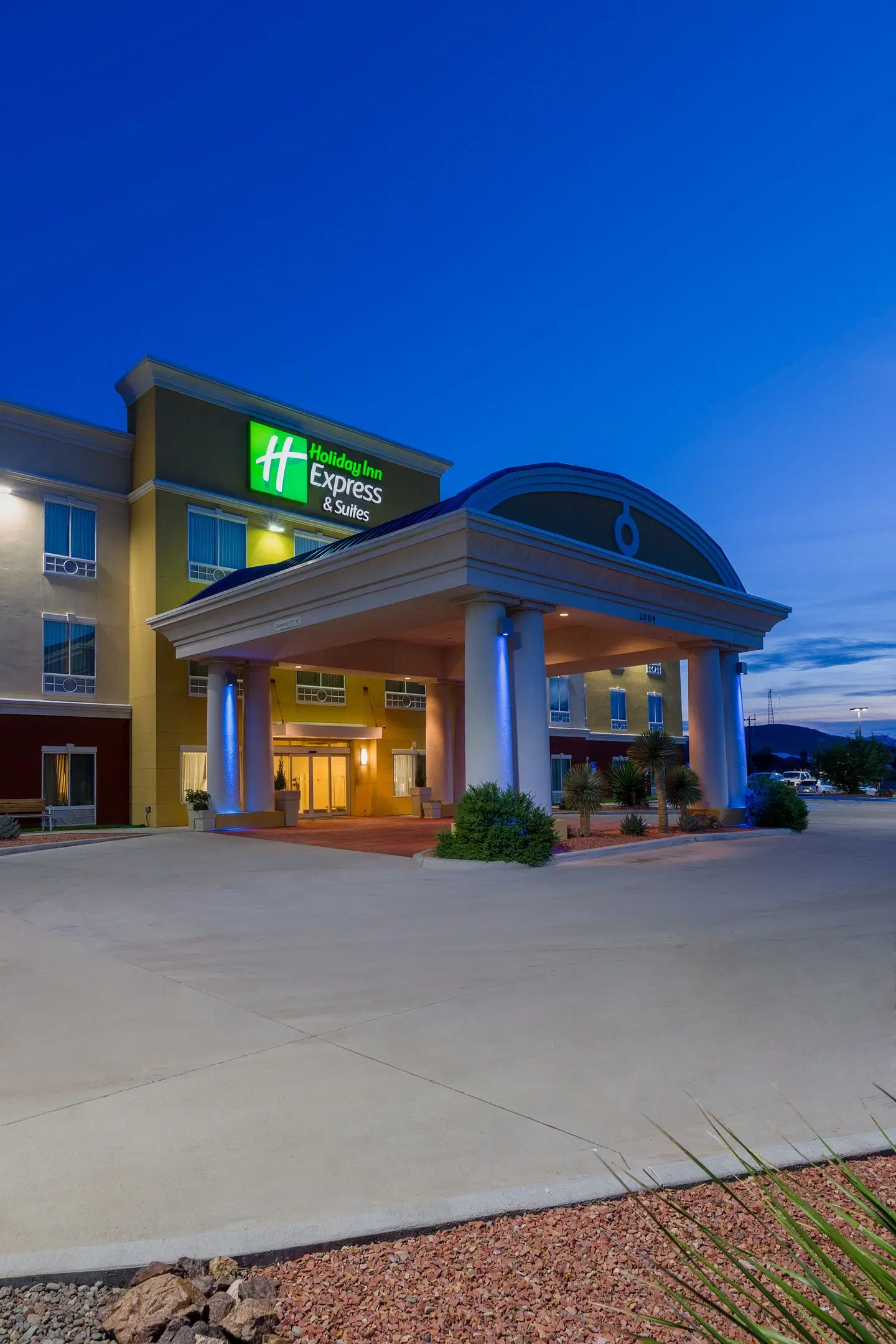 Holiday Inn Express & Suites Alpine Southeast by IHG EXTERIOR