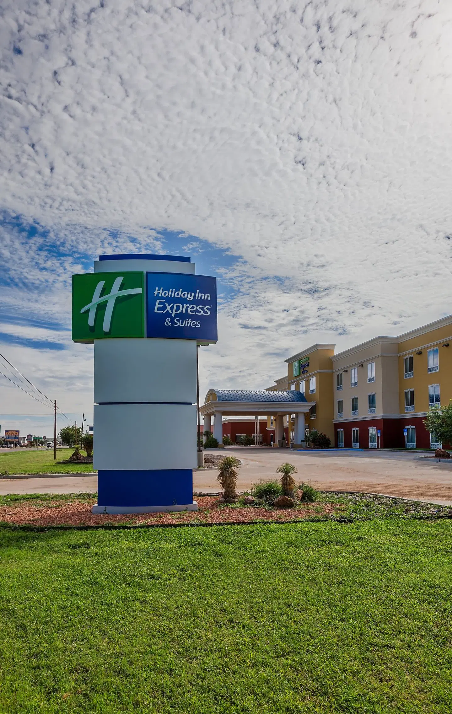 Holiday Inn Express & Suites Alpine Southeast by IHG EXTERIOR