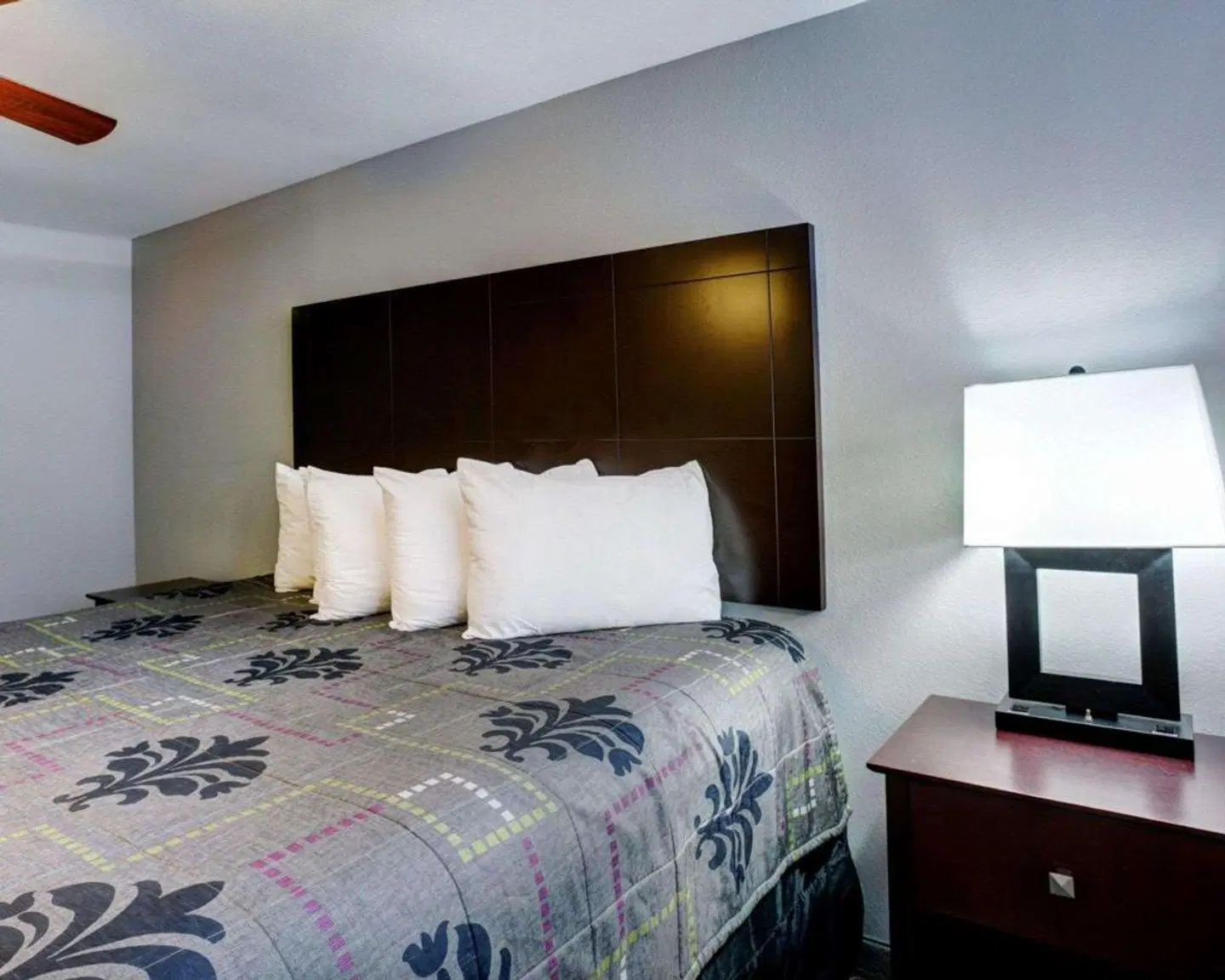 Scottish Inns Austin Downtown ROOM_EXAMPLE