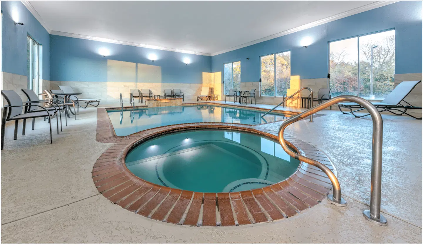 Holiday Inn Express & Suites Athens by IHG Hallenbad