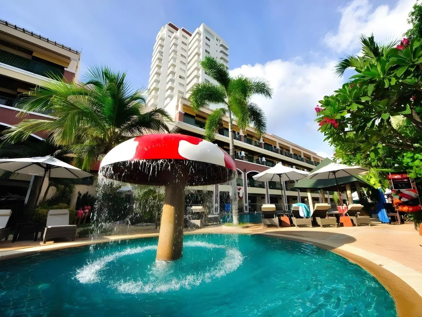 Karon Sea Sands Resort & Spa OUTDOOR_POOL