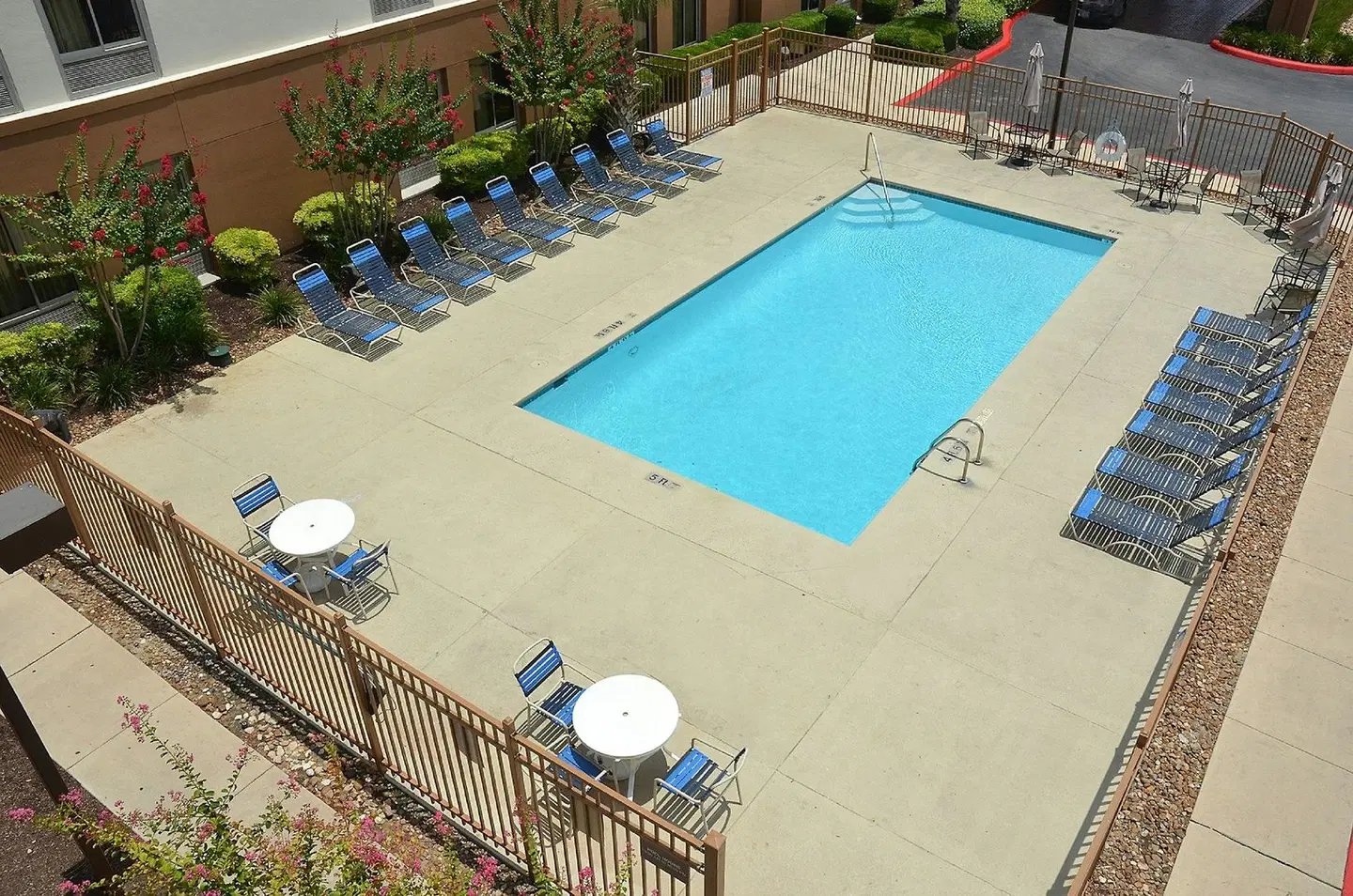 Red Roof PLUS San Antonio Downtown OUTDOOR_POOL