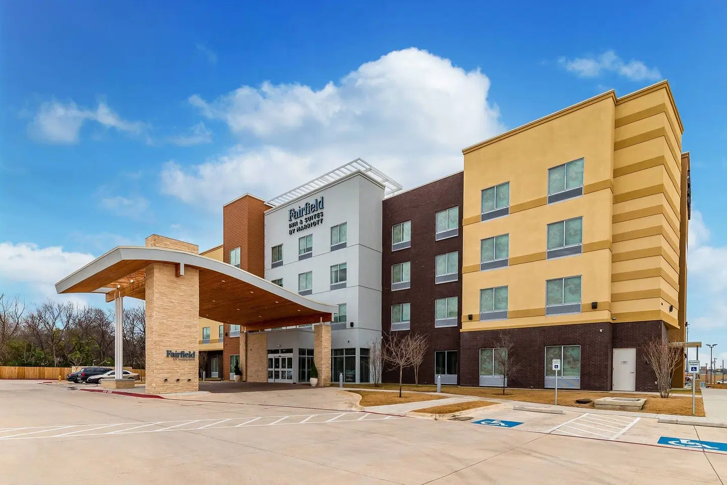 Fairfield by Marriott Inn & Suites Gainesville I-35 EXTERIOR
