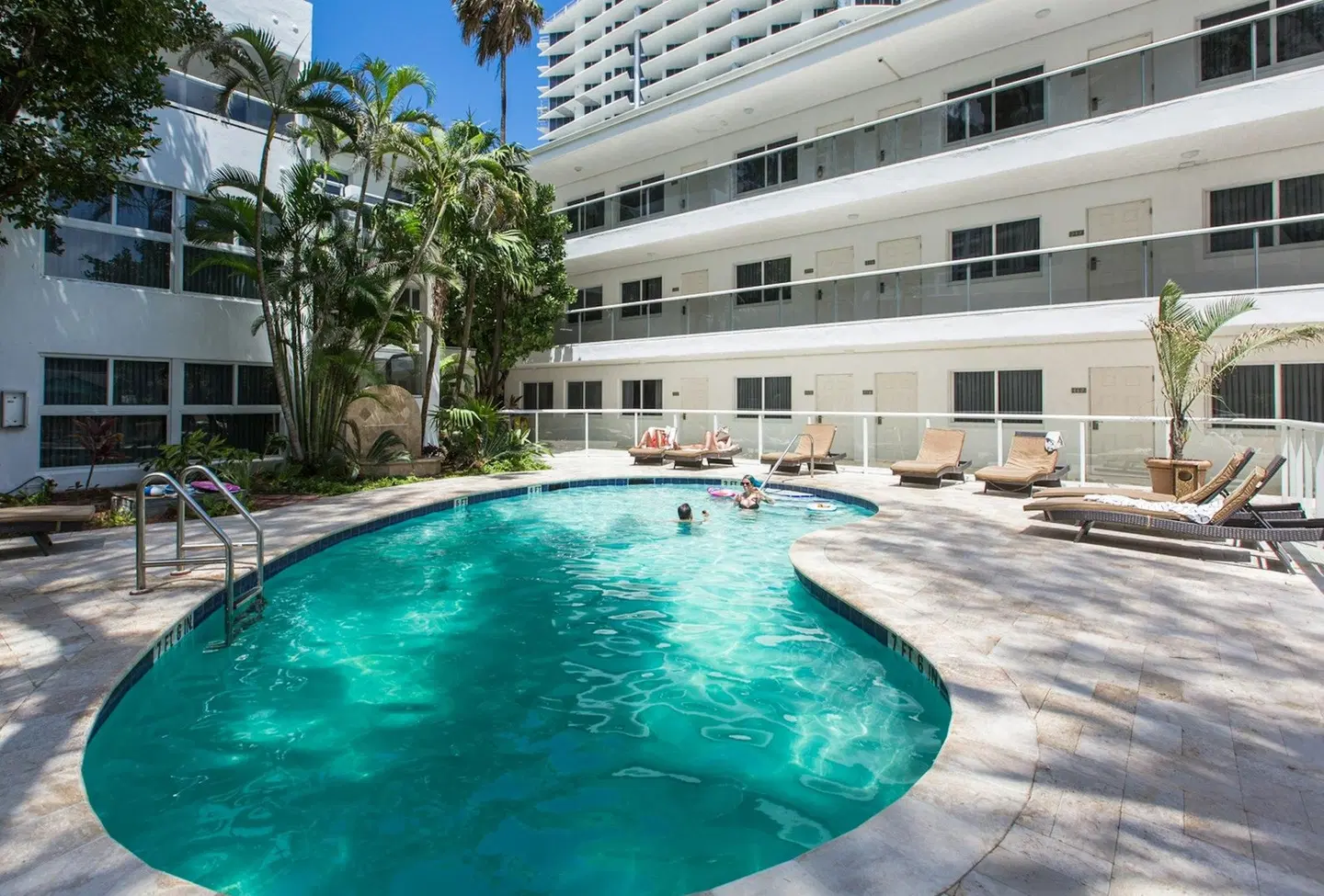 Premiere Hotel OUTDOOR_POOL