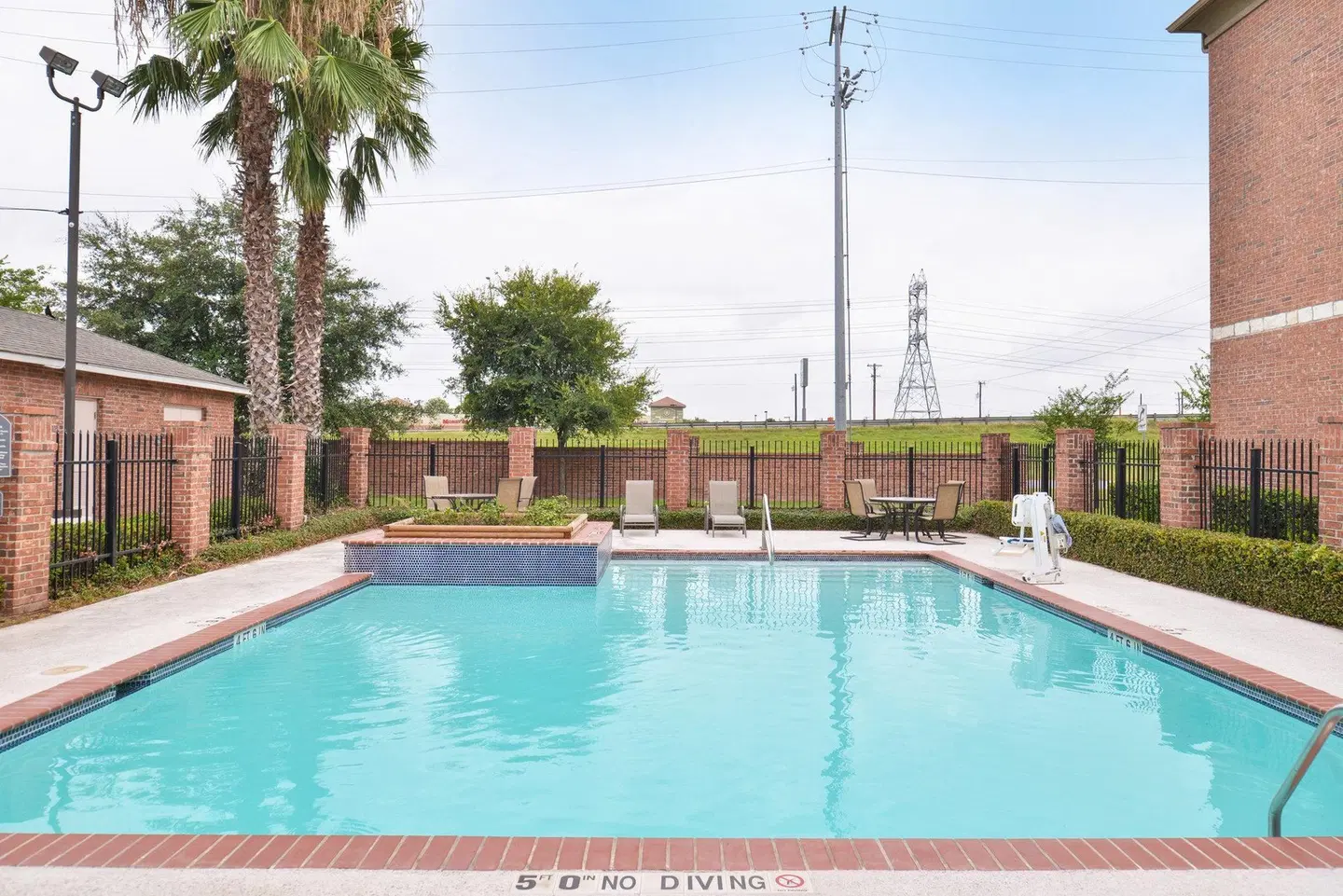 Holiday Inn Express & Suites San Antonio South by IHG OUTDOOR_POOL