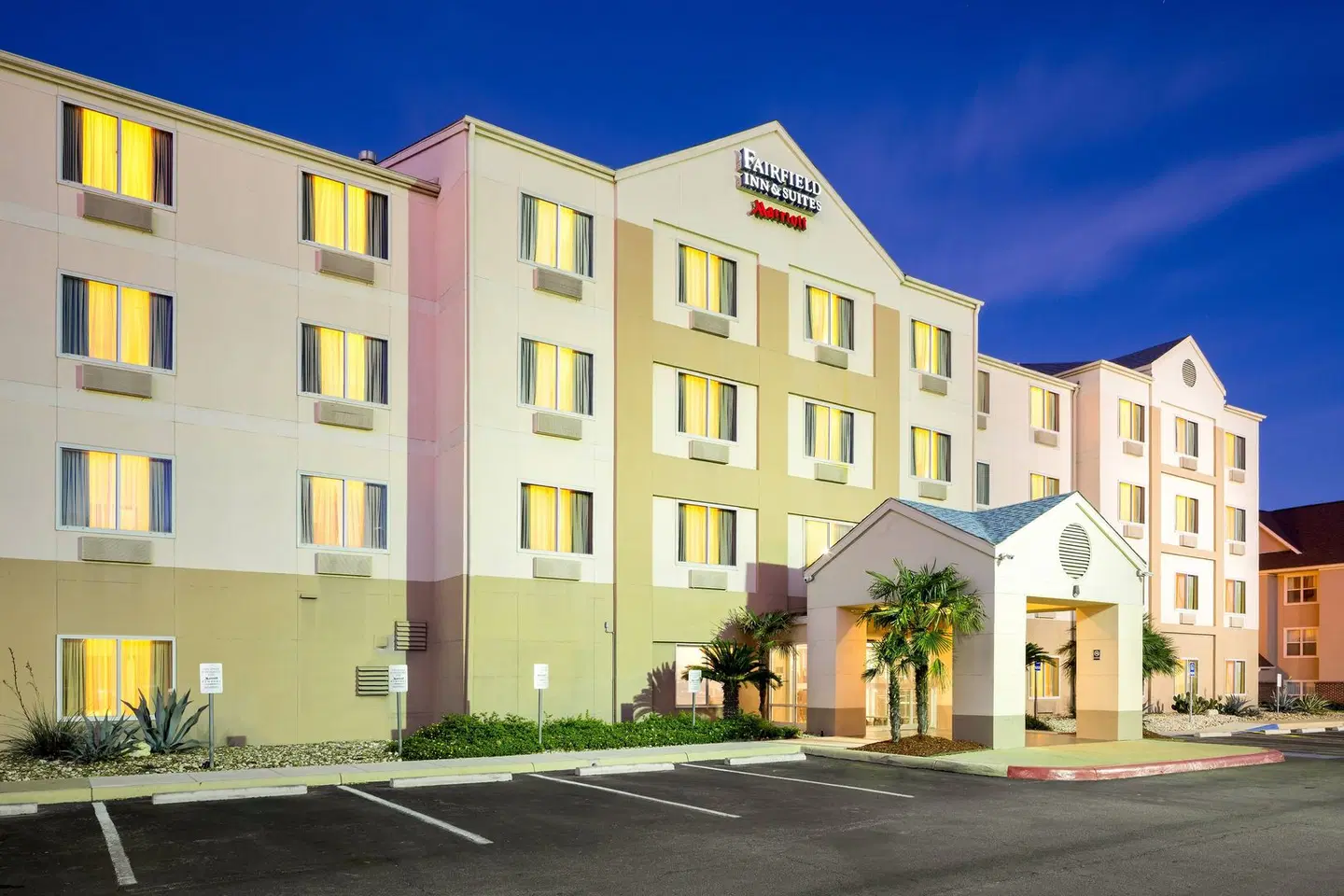 Fairfield Inn & Suites by Marriott San Antonio Downtown/Market Square EXTERIOR