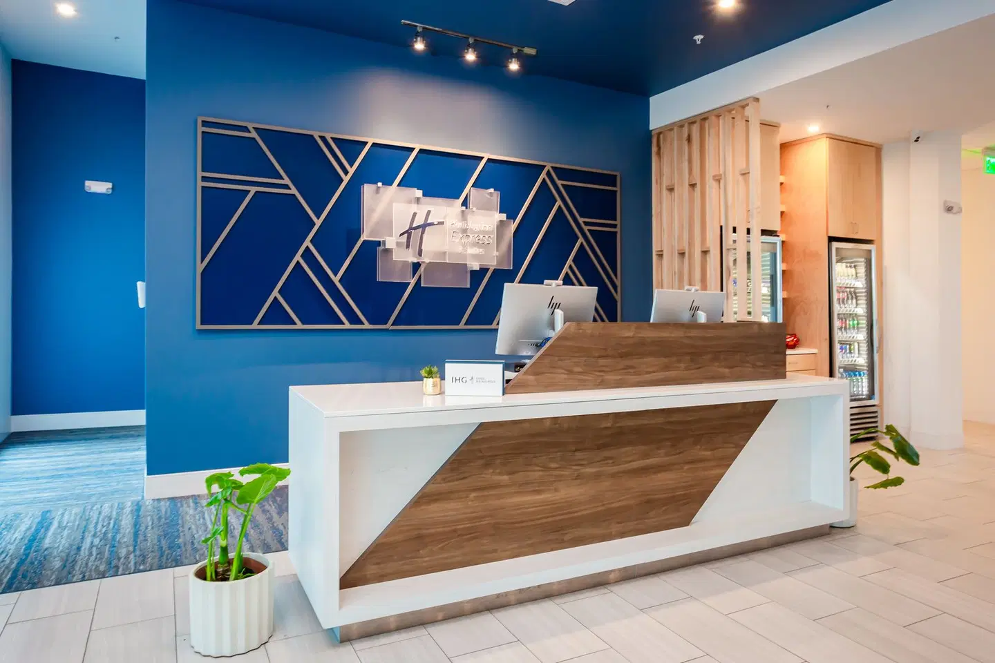 Holiday Inn Express & Suites Waco Downtown by IHG LOUNGE_LOBBY