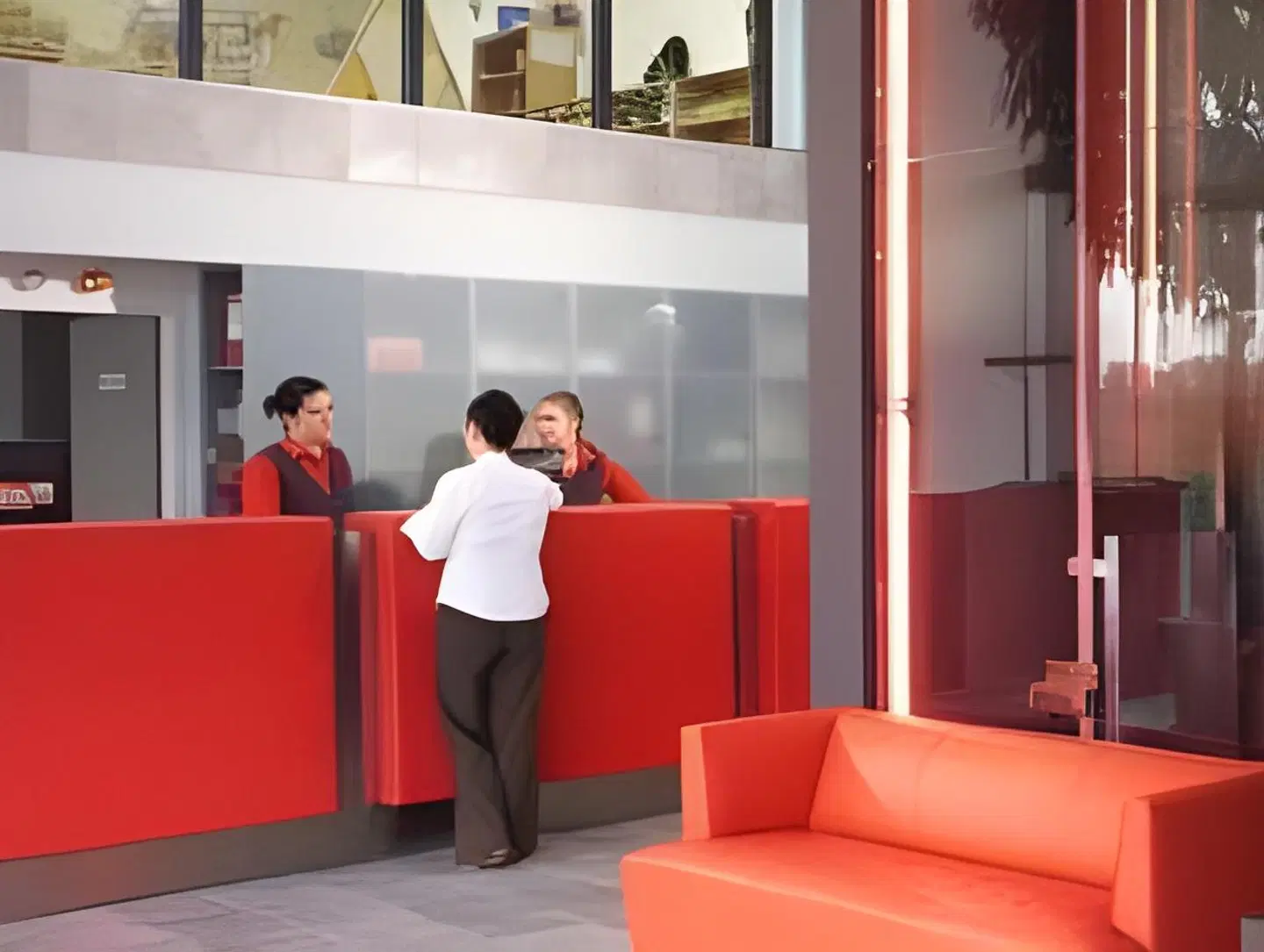 All in Red LOUNGE_LOBBY