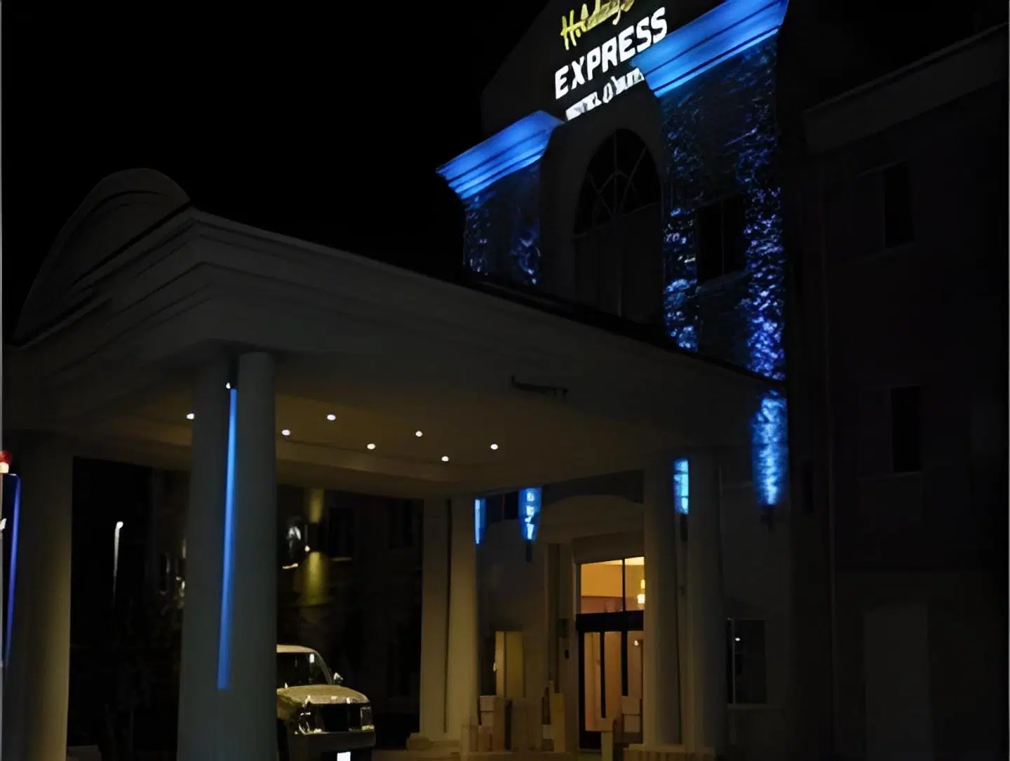 Holiday Inn Express & Suites Amarillo EXTERIOR