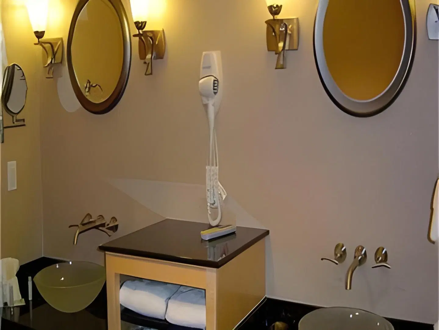 Holiday Inn Express & Suites Amarillo Badezimmer