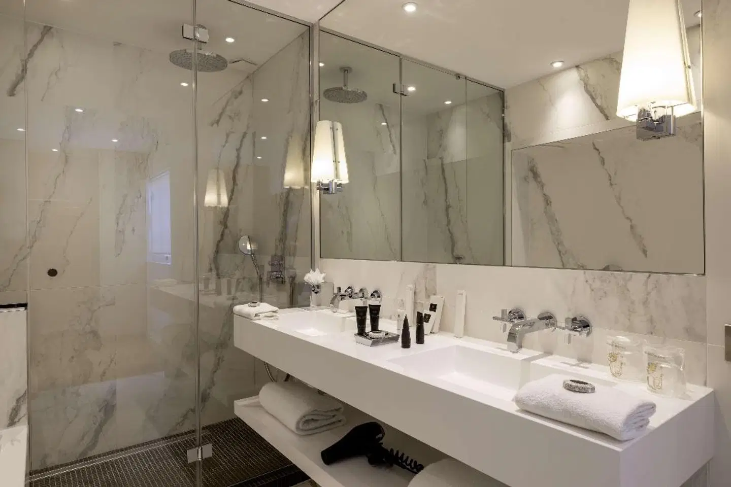 Hôtel de Castiglione Badezimmer