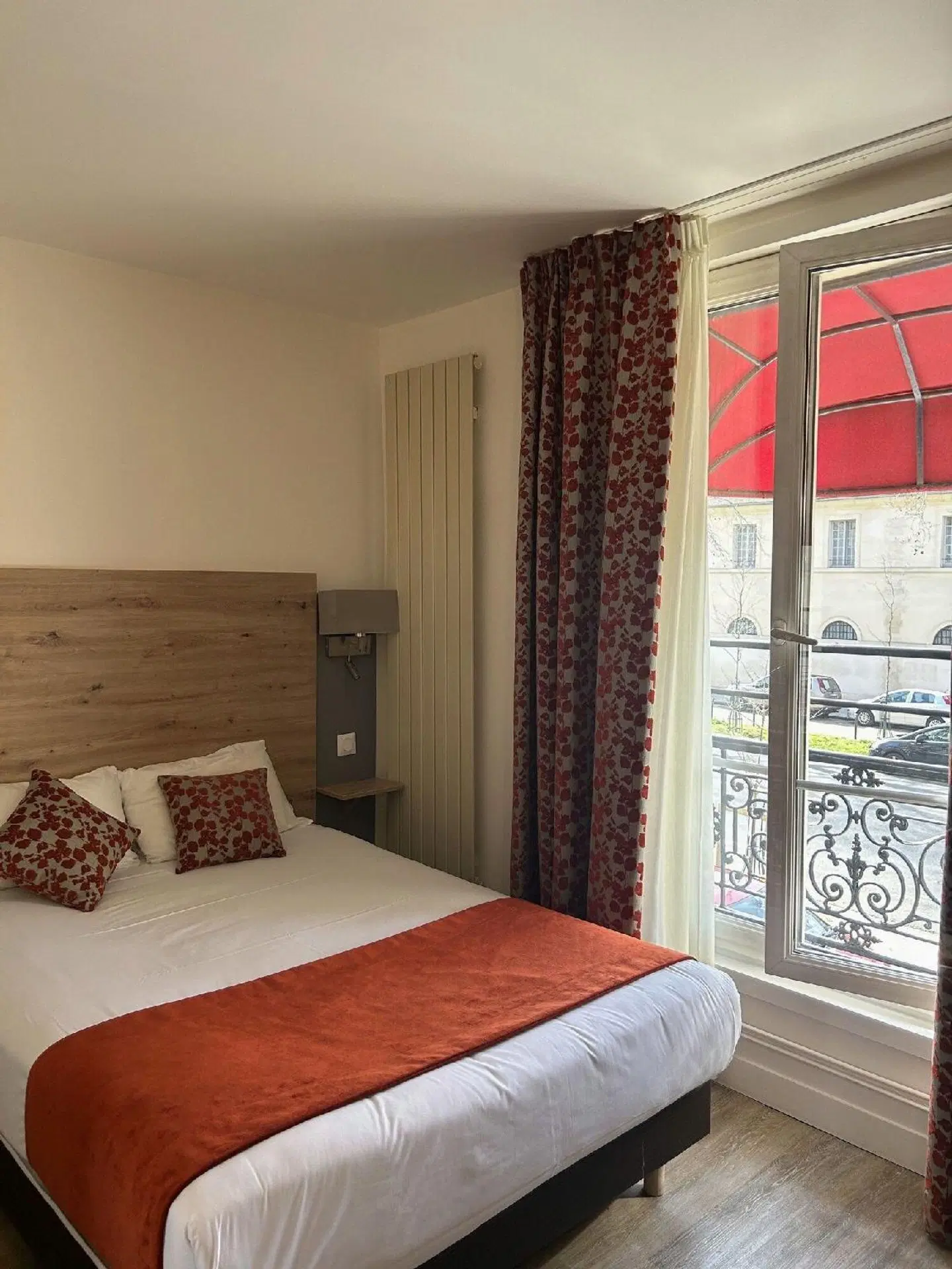 Derby Eiffel ROOM_EXAMPLE