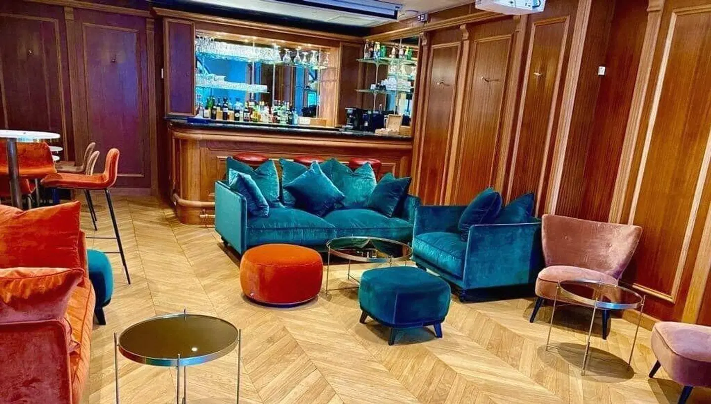 Derby Eiffel Bar