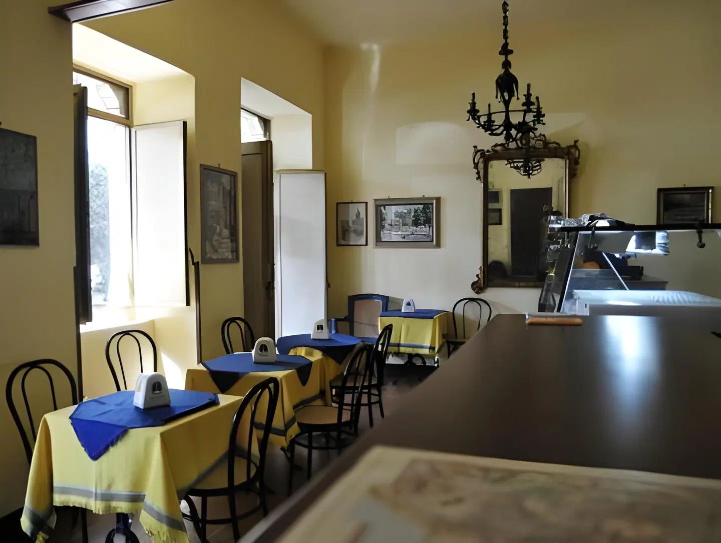 Villa Astoria Bar