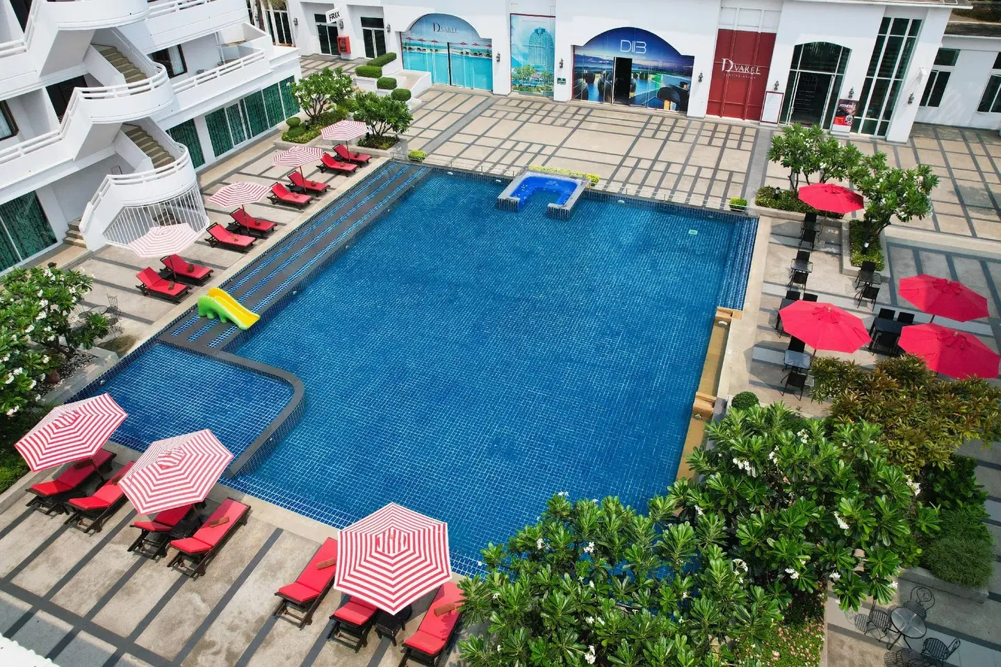 D Varee Jomtien Beach OUTDOOR_POOL