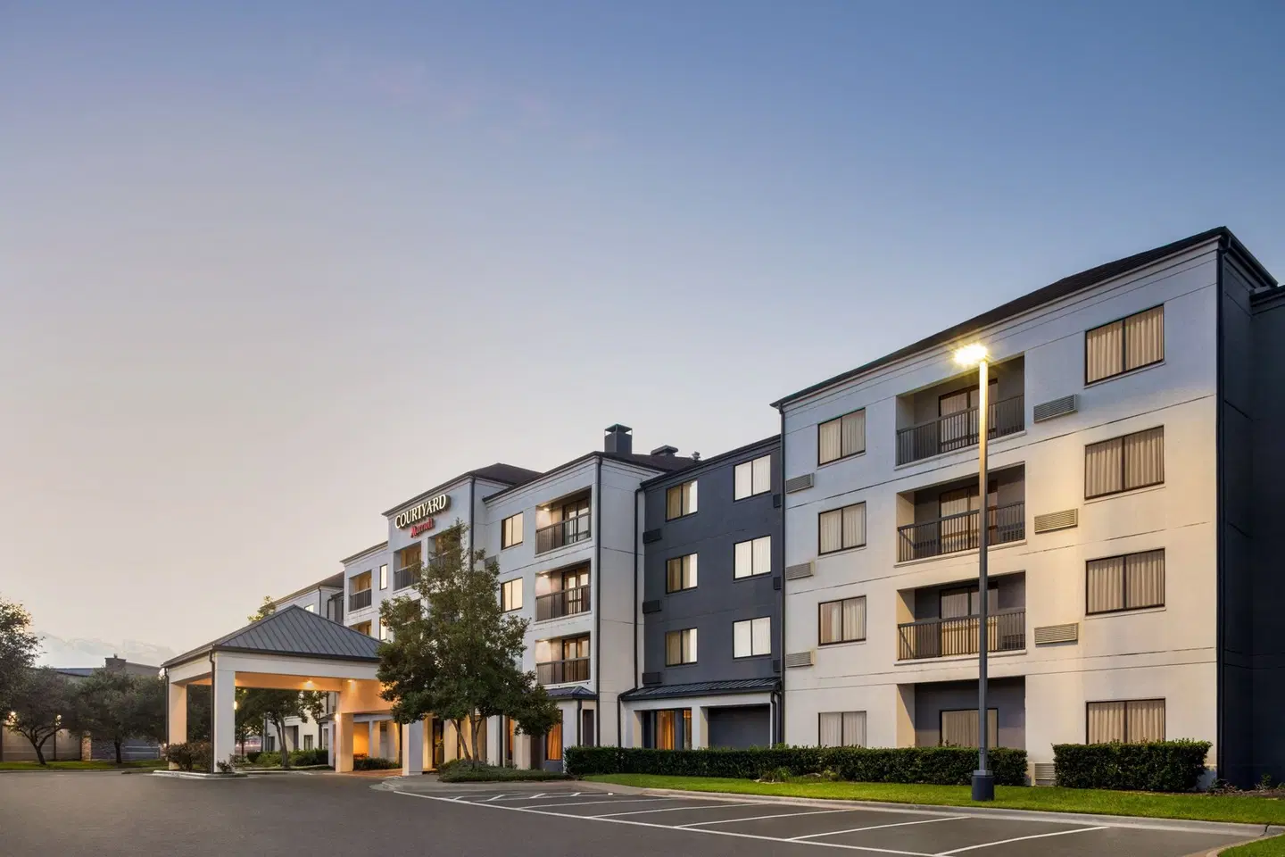 Courtyard by Marriott Houston Sugar Land/Stafford EXTERIOR