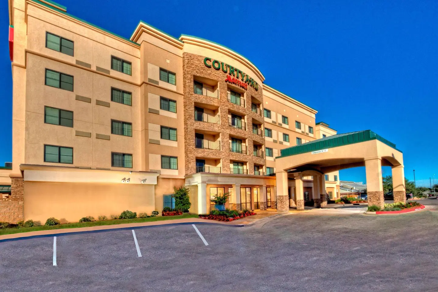 Courtyard by Marriott Midland EXTERIOR