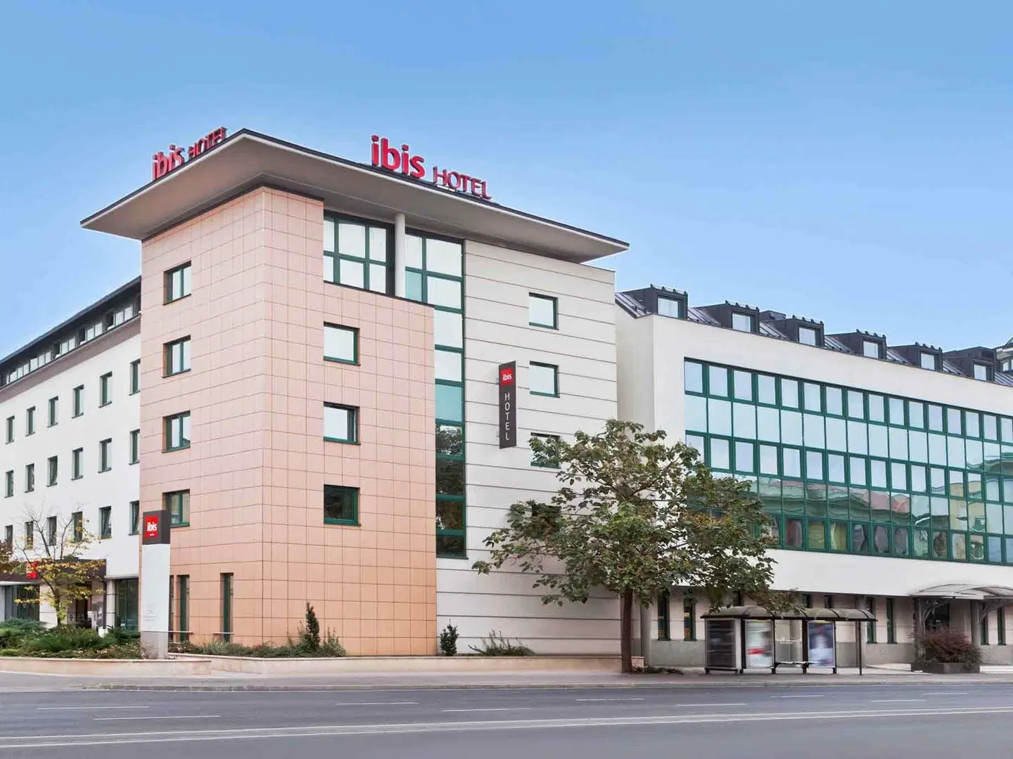 ibis Gyor EXTERIOR