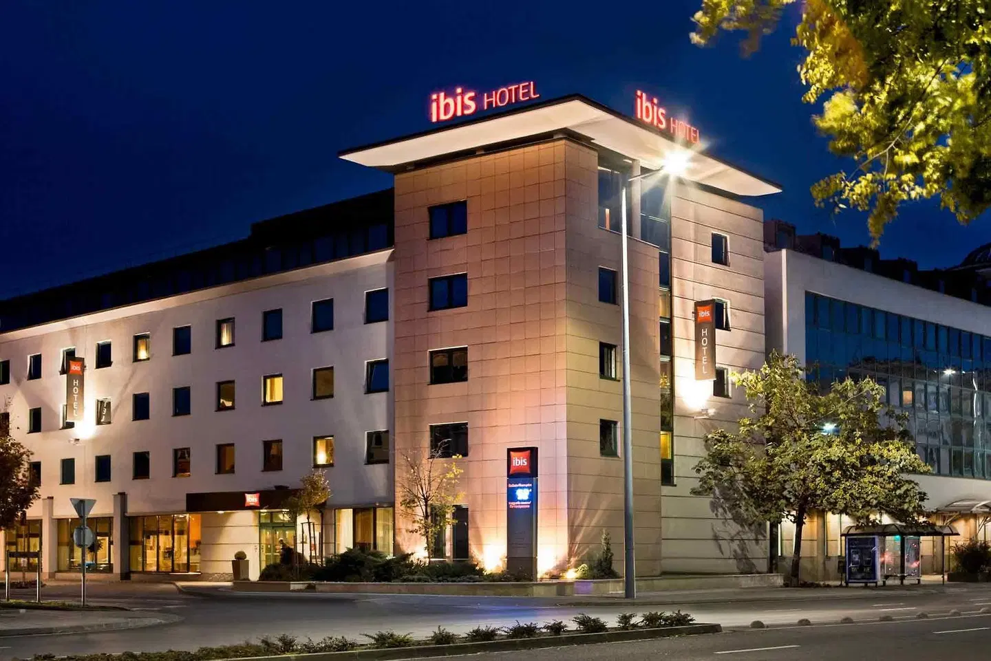 ibis Gyor EXTERIOR