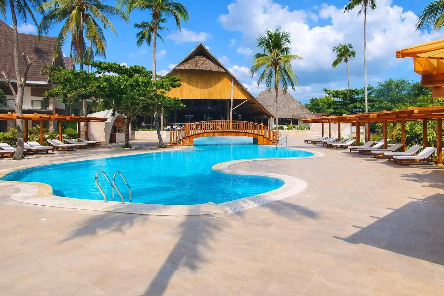 JAZ Amaluna Adults Only OUTDOOR_POOL