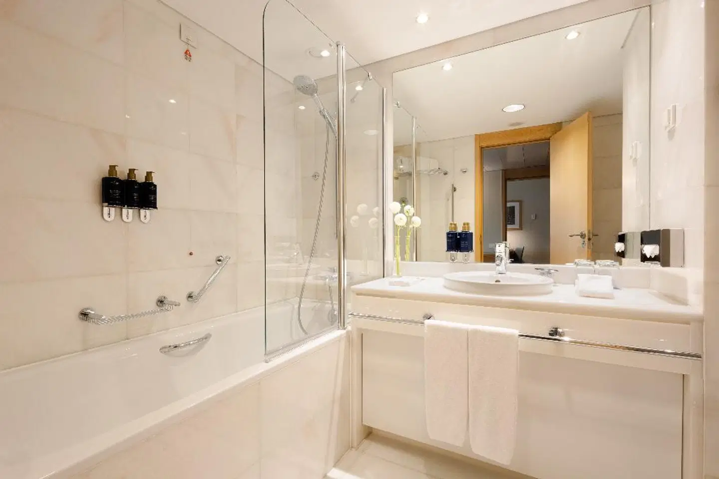 SANA Malhoa Hotel Badezimmer