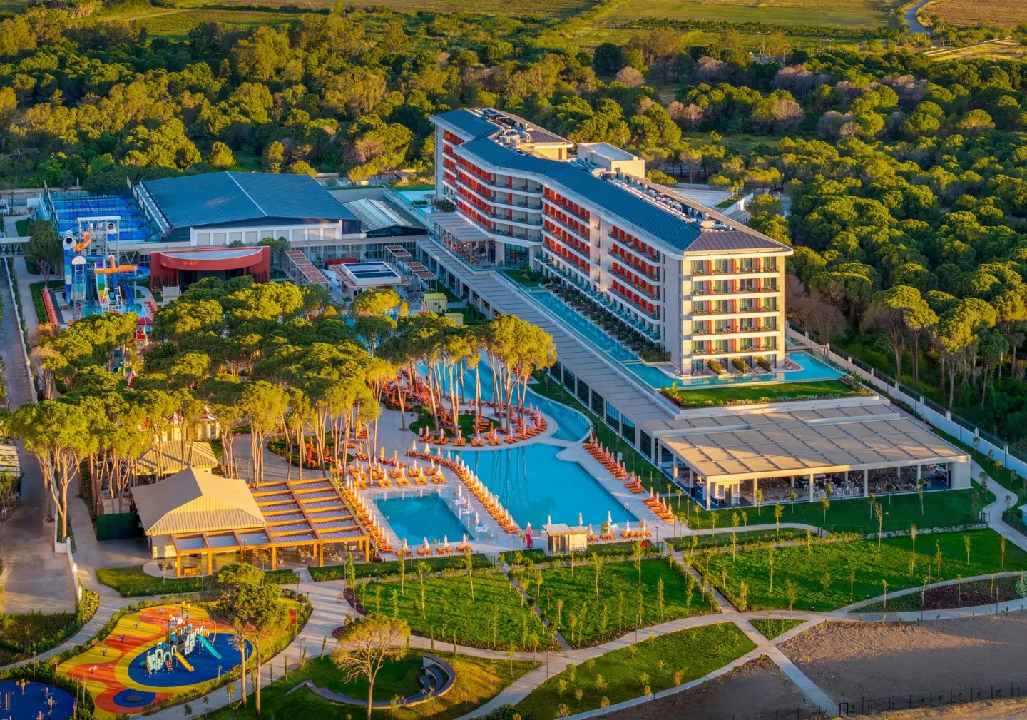Trendy Perge Resort & Suites EXTERIOR