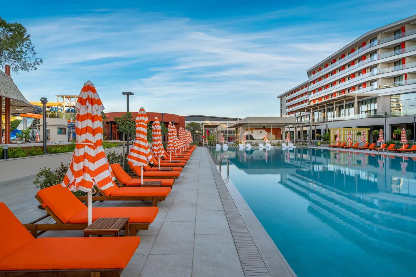 Trendy Perge Resort & Suites OUTDOOR_POOL