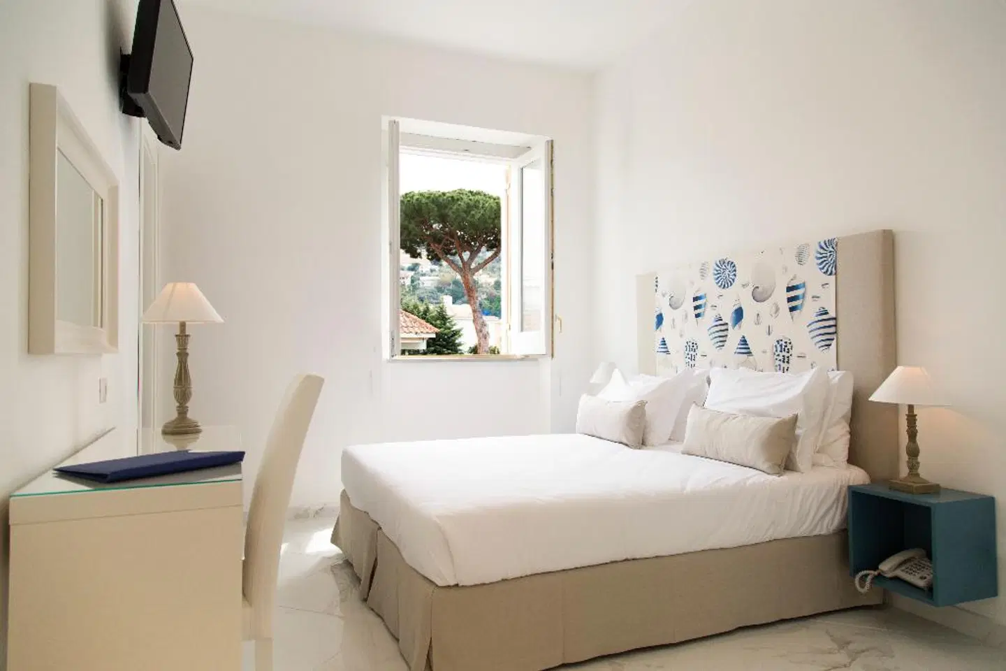 Hotel Crawford ROOM_EXAMPLE