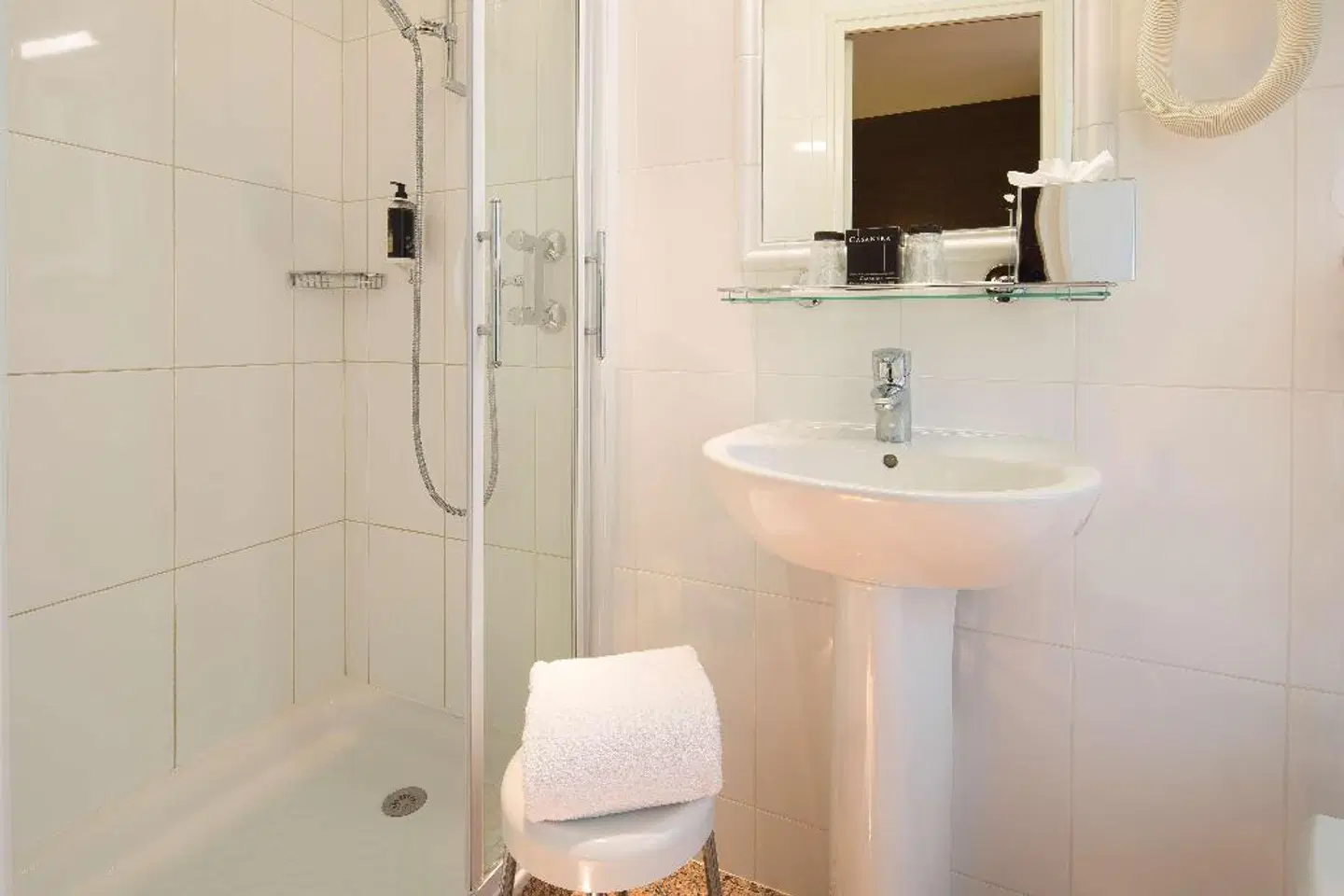 Hôtel Albert 1er Paris Lafayette Badezimmer
